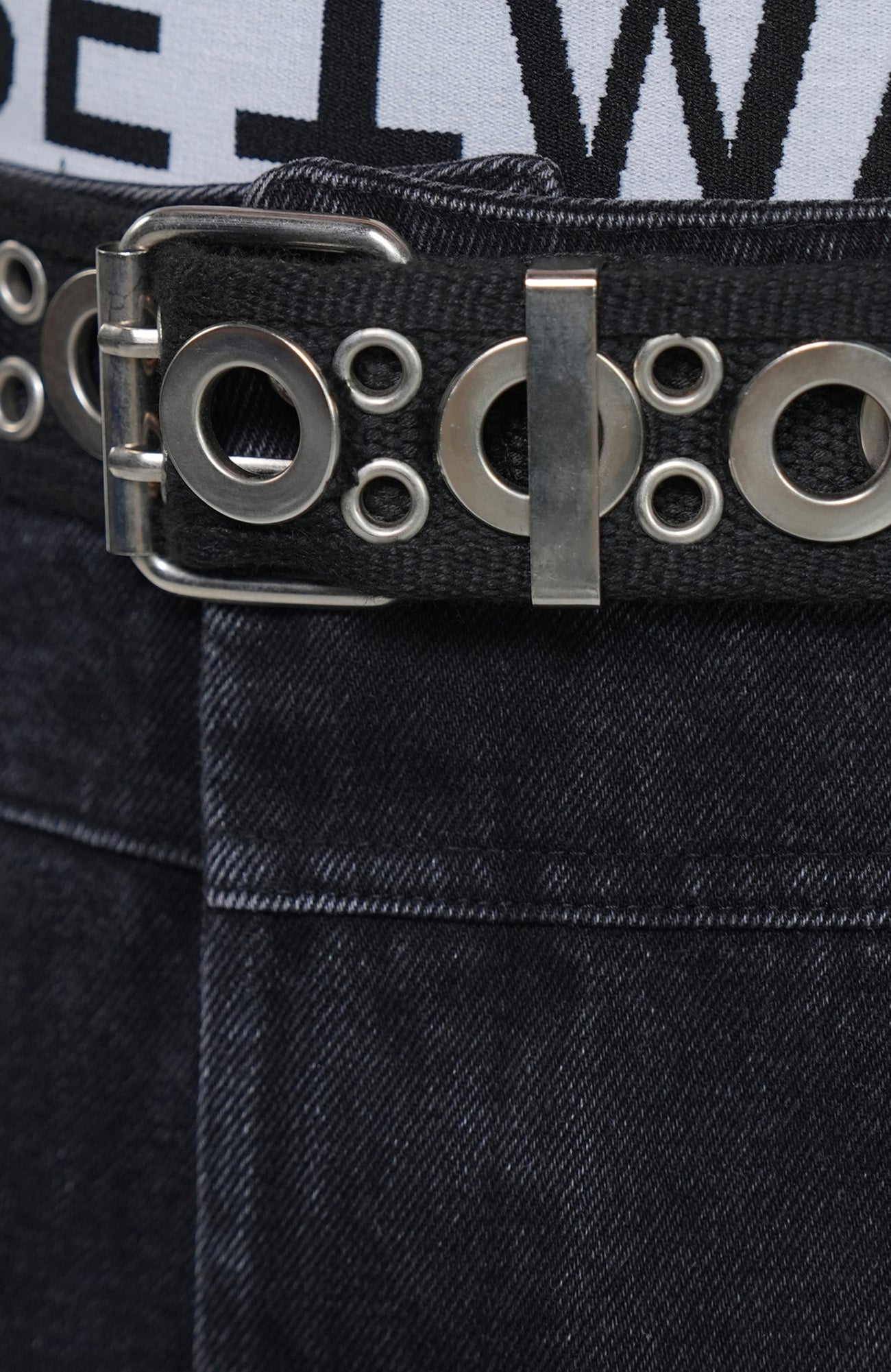 VE2 Washed Cargo Grommet Shorts
