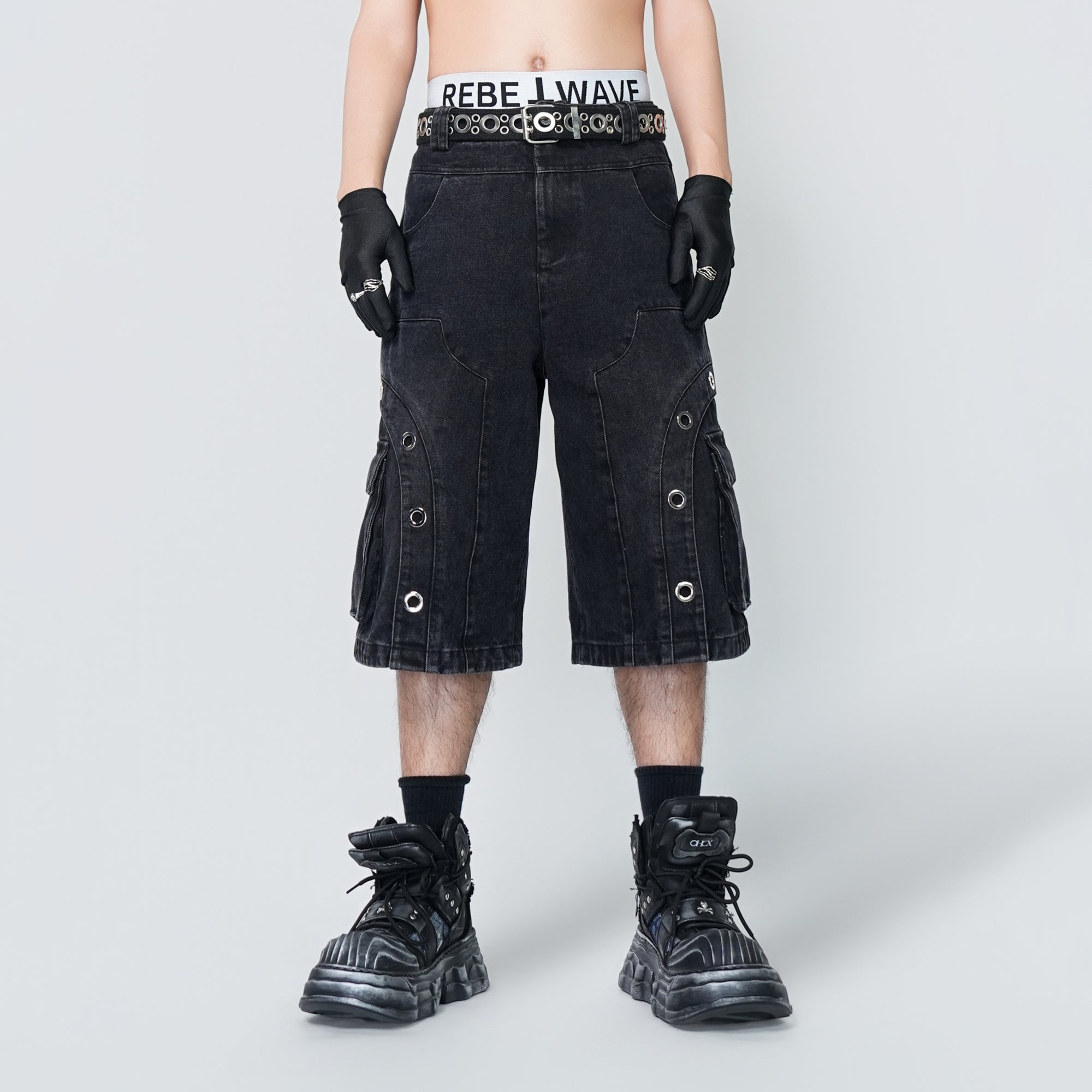 VE2 Washed Cargo Grommet Shorts
