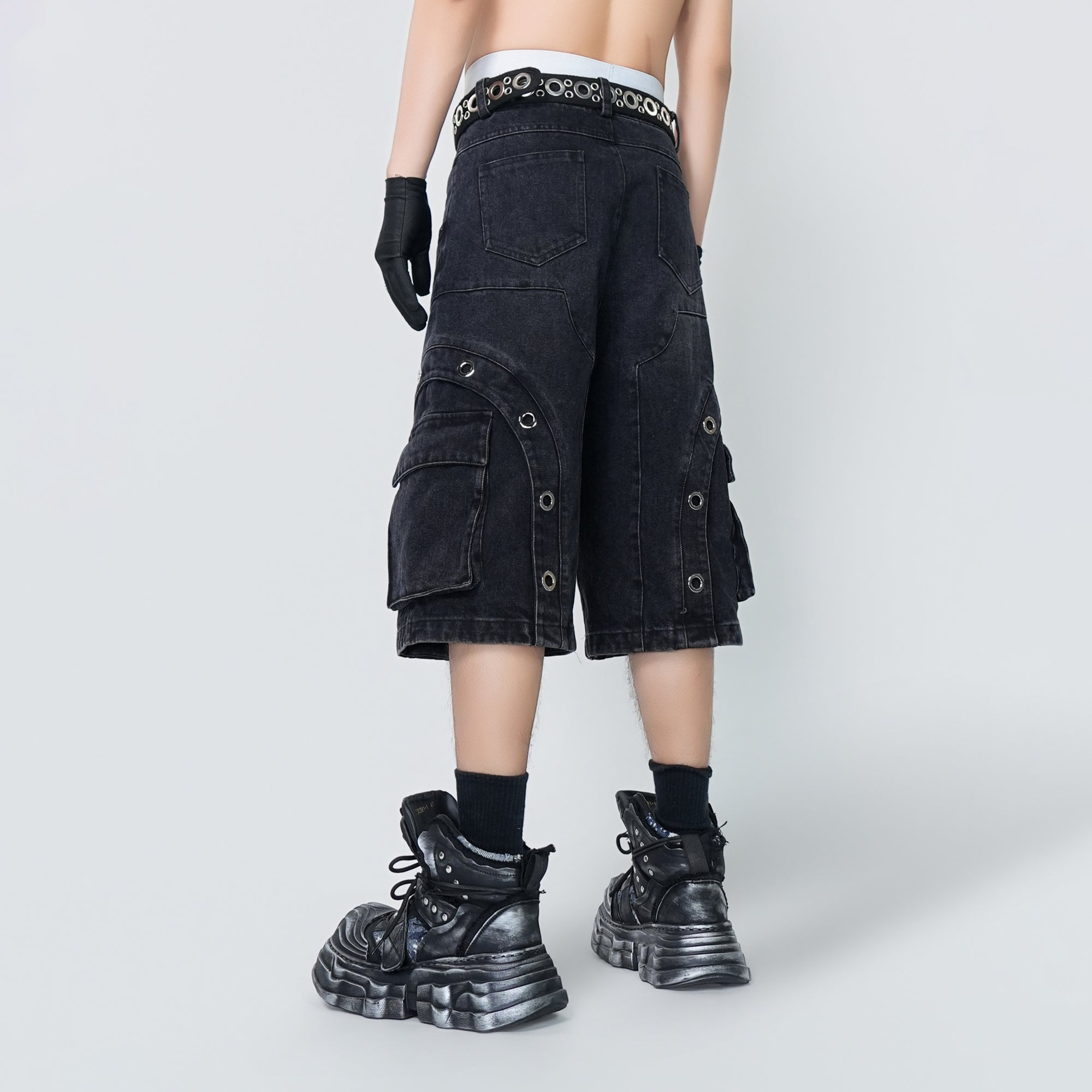 VE2 Washed Cargo Grommet Shorts