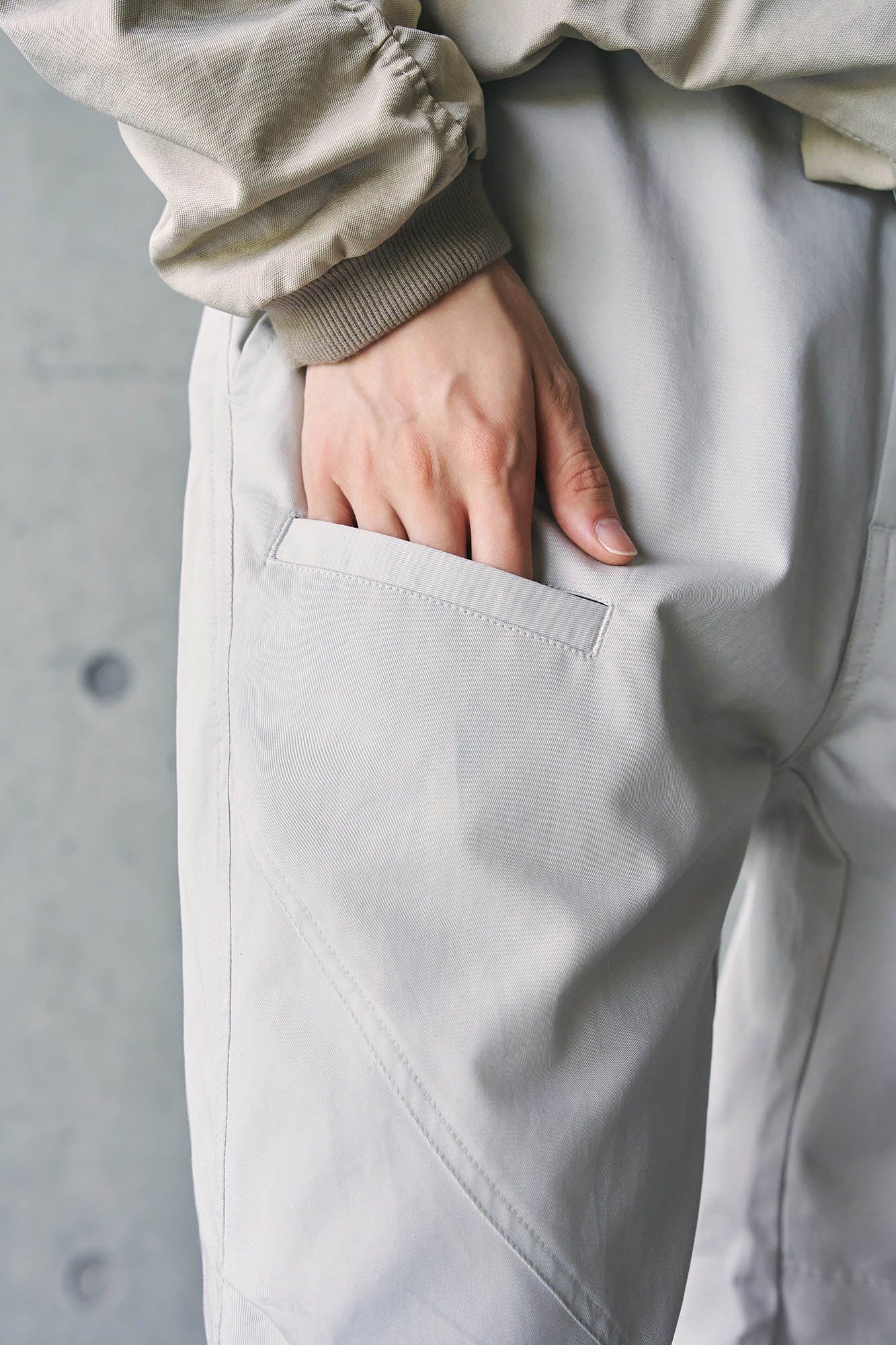 ENSHADOWER Spliced Crinkled Zippered Jogger Pants White