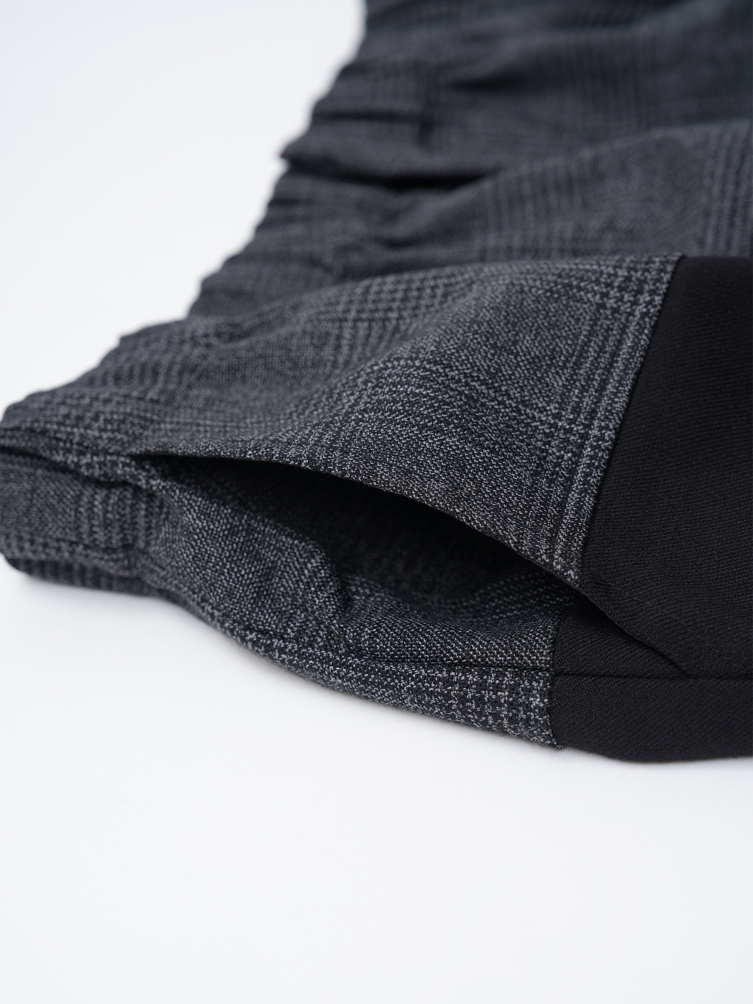 OUYANG WENJUN Contrast Spliced Elastic-Waist Trousers, premium urban and streetwear designers apparel on PROJECTISR.com, OUYANG WENJUN