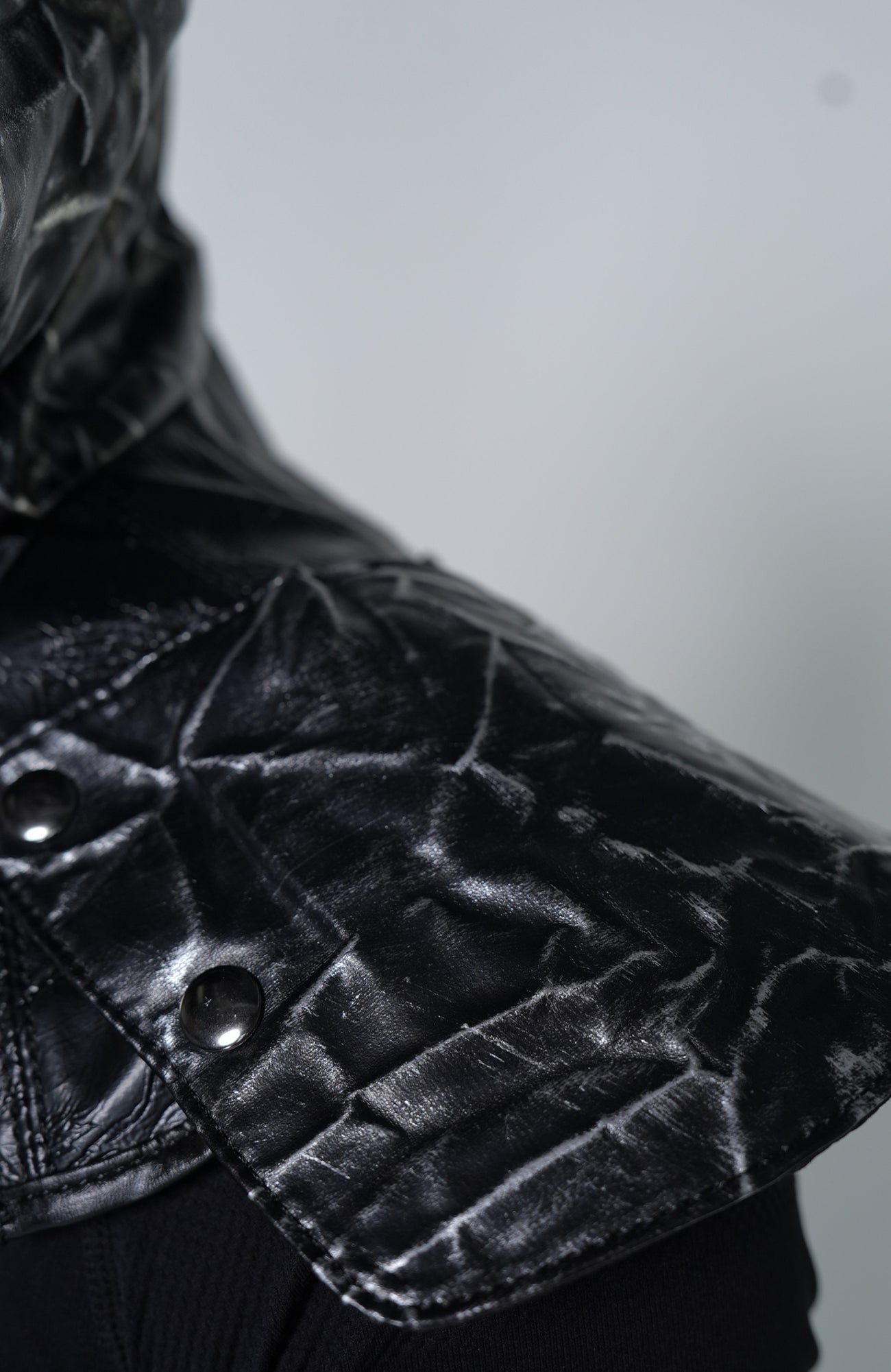 VE2 Crackled Pointed Hood Harness Vest