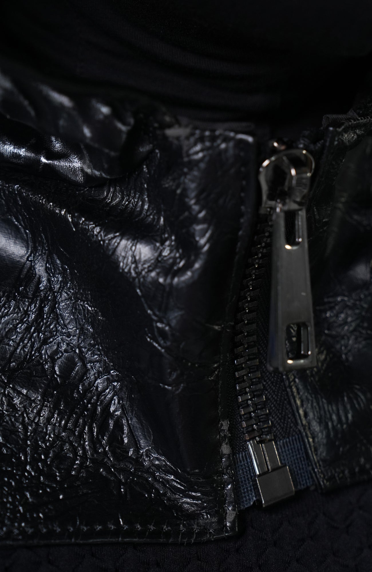 VE2 Crackled Pointed Hood Harness Vest