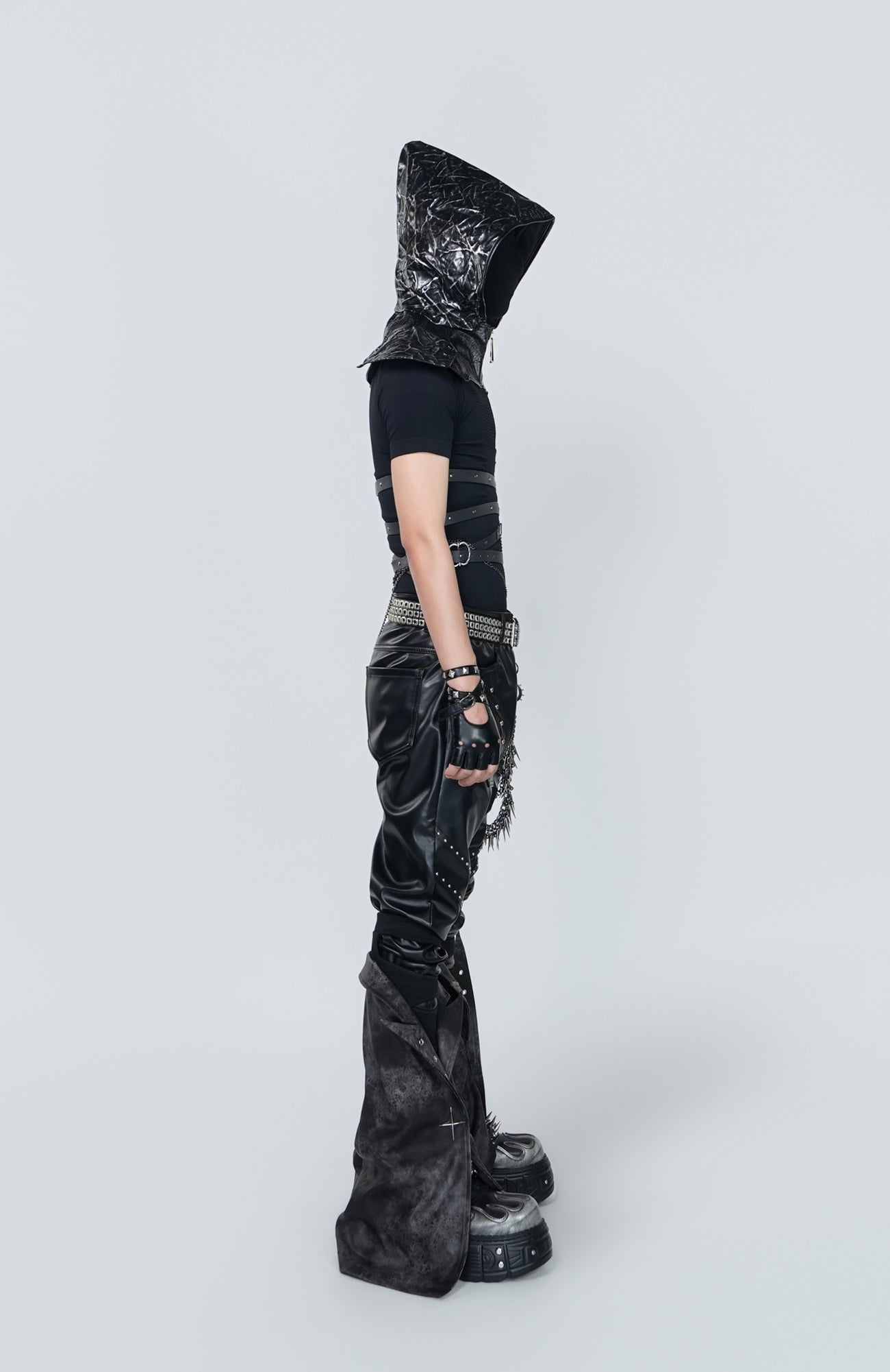 VE2 Crackled Pointed Hood Harness Vest