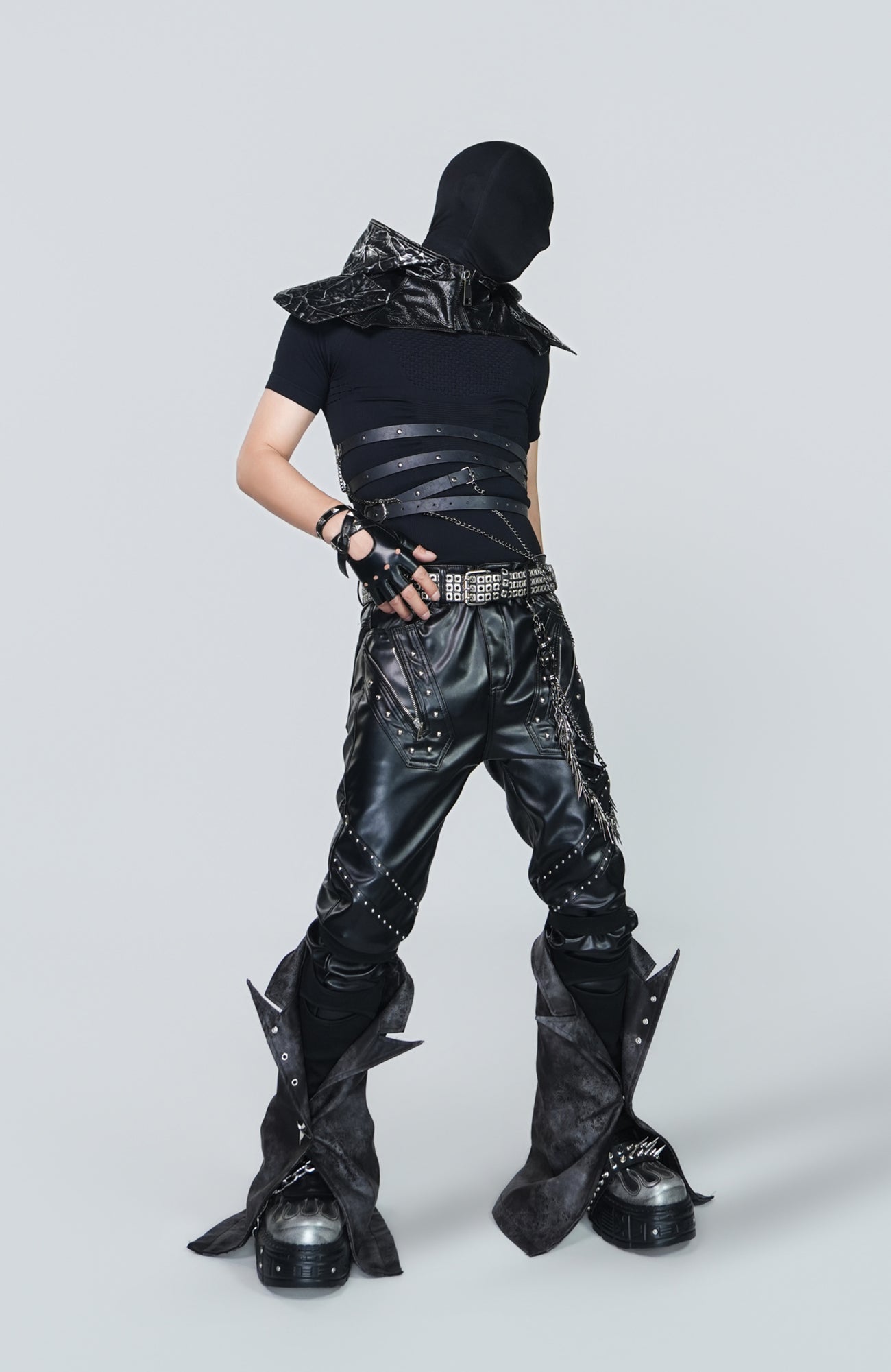 VE2 Crackled Pointed Hood Harness Vest