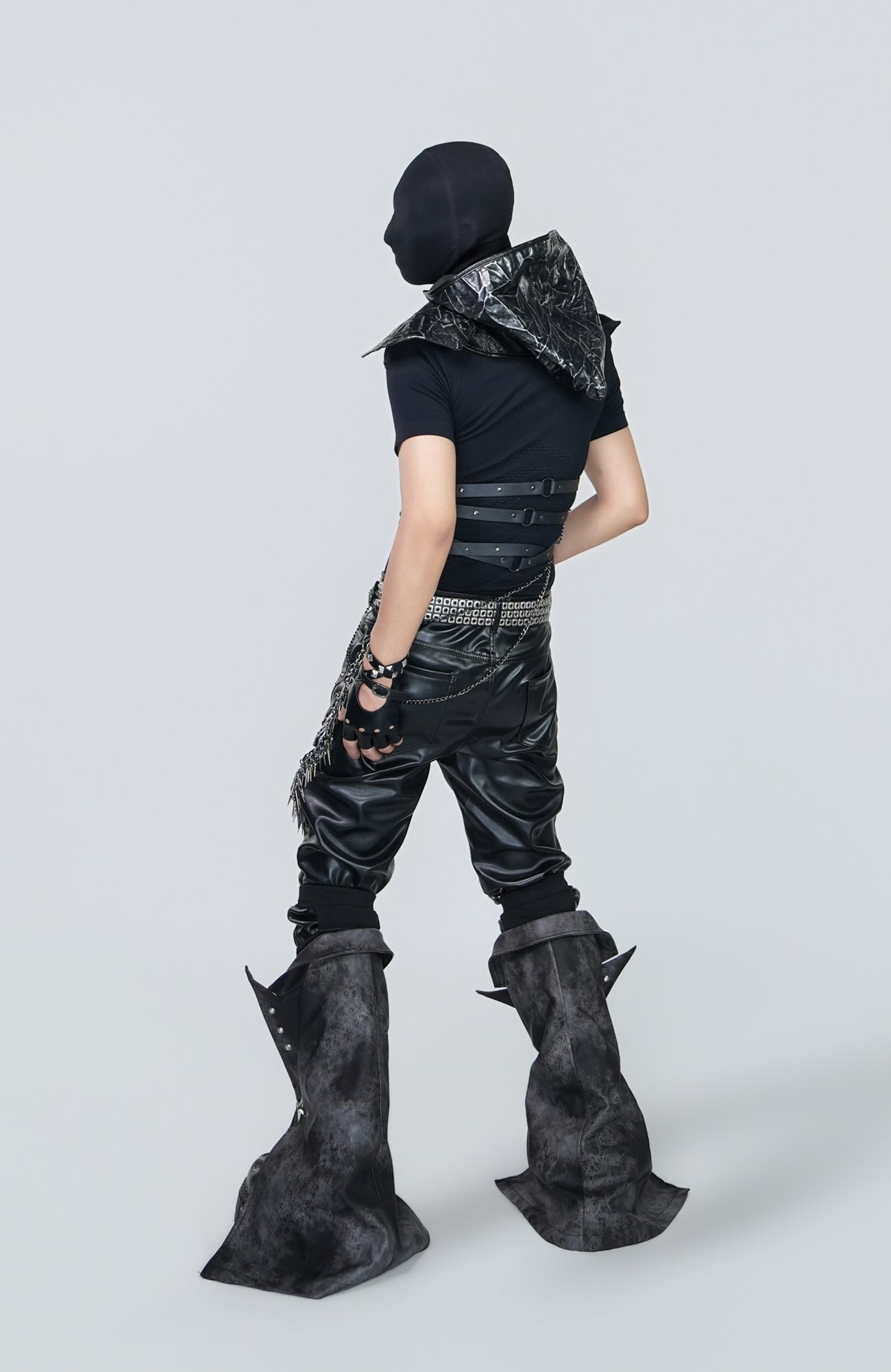 VE2 Crackled Pointed Hood Harness Vest