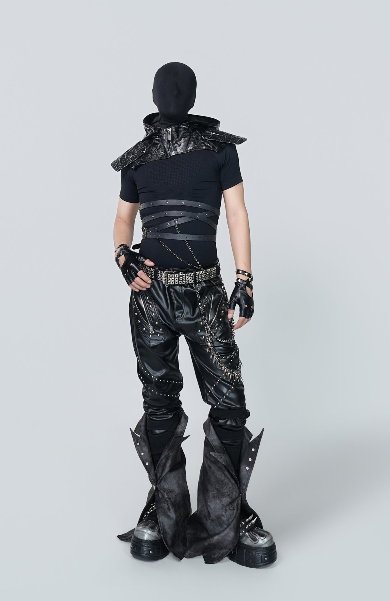 VE2 Crackled Pointed Hood Harness Vest