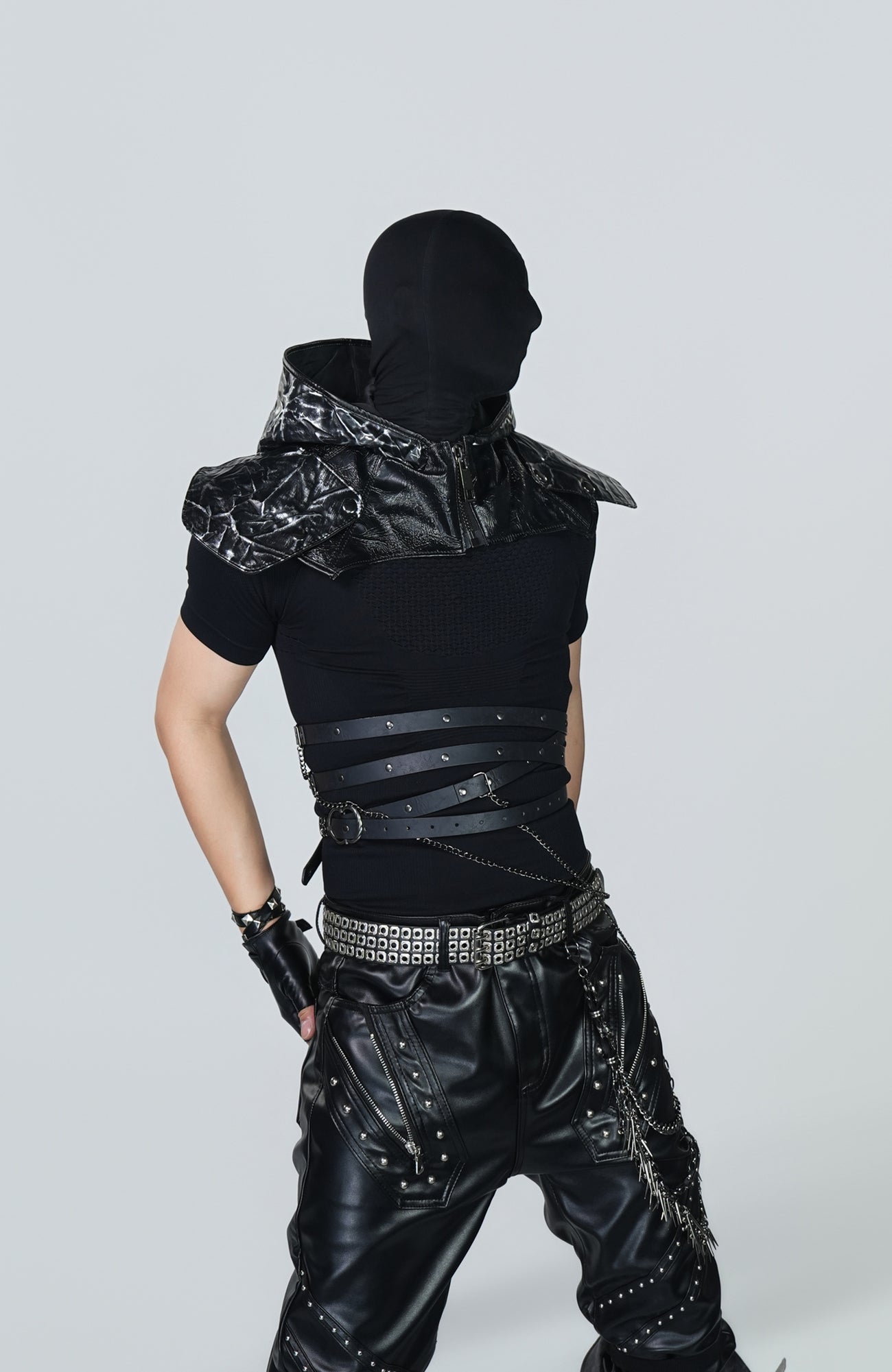 VE2 Crackled Pointed Hood Harness Vest