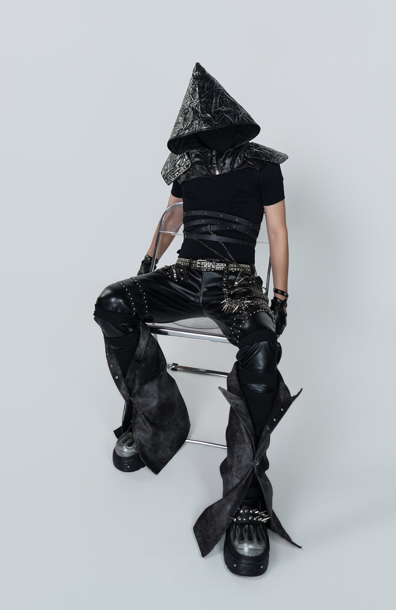VE2 Crackled Pointed Hood Harness Vest