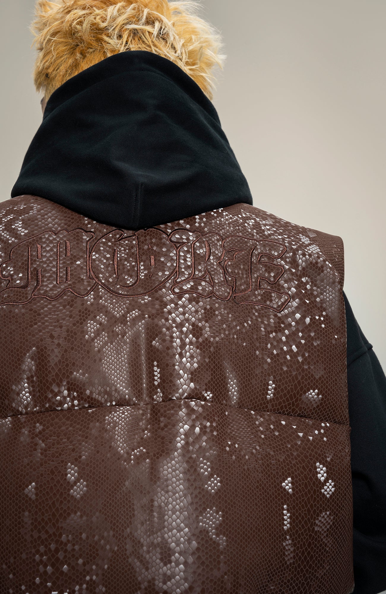 MAKEMORE Scale-Textured PU Embroidered Puffer Vest