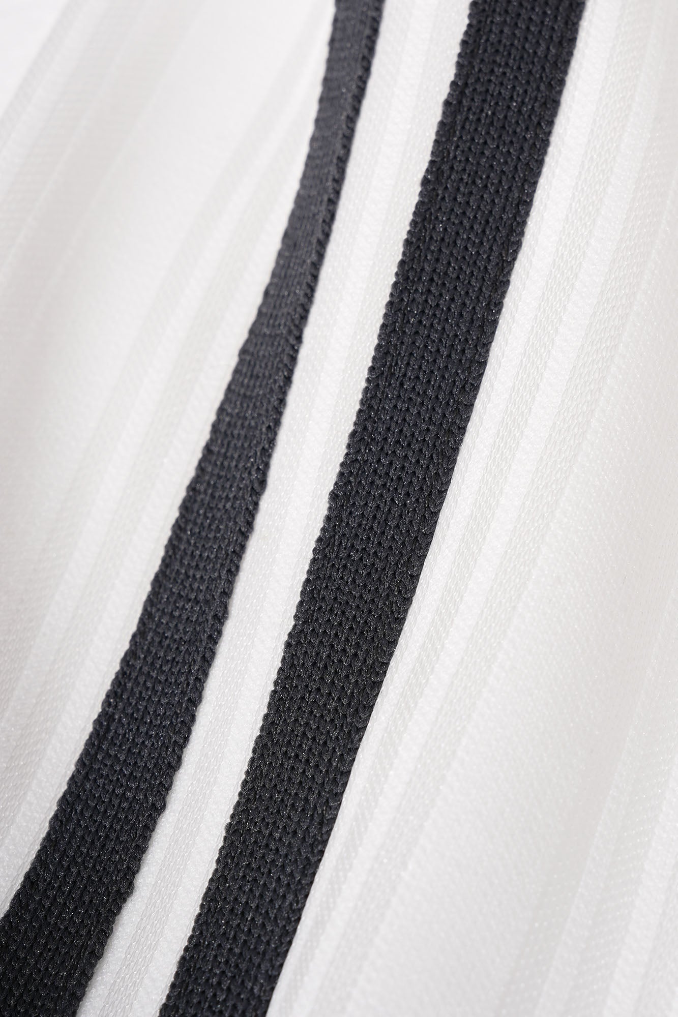 UMAMIISM Contrast V-Neck Stripe Long-Sleeve Tee, premium urban and streetwear designers apparel on PROJECTISR.com, UMAMIISM