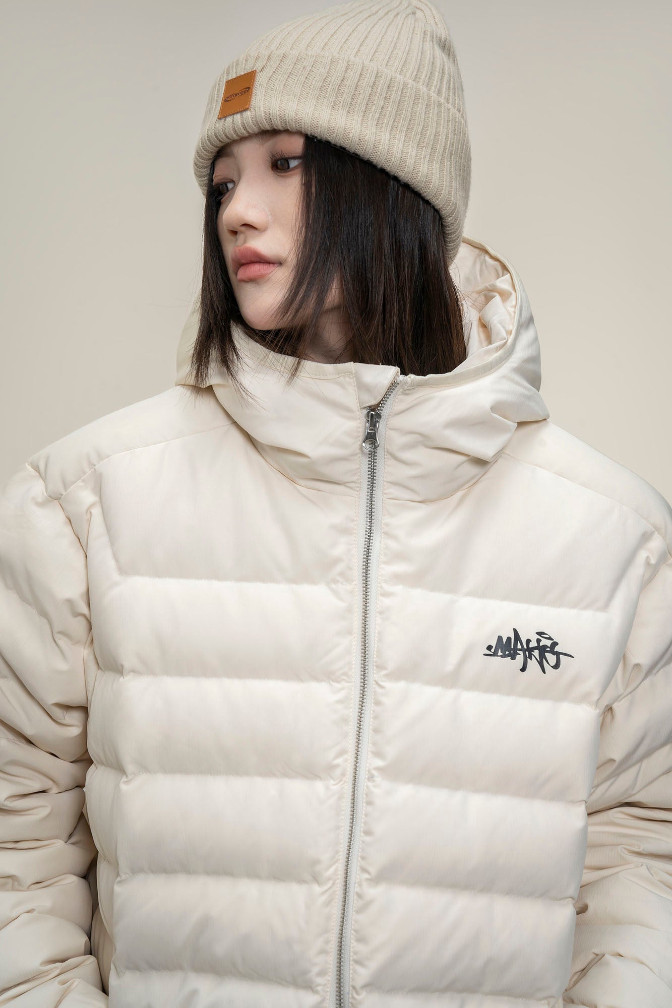 MAKEMORE LOGO Embroidered Elastic Quilted Down Jacket