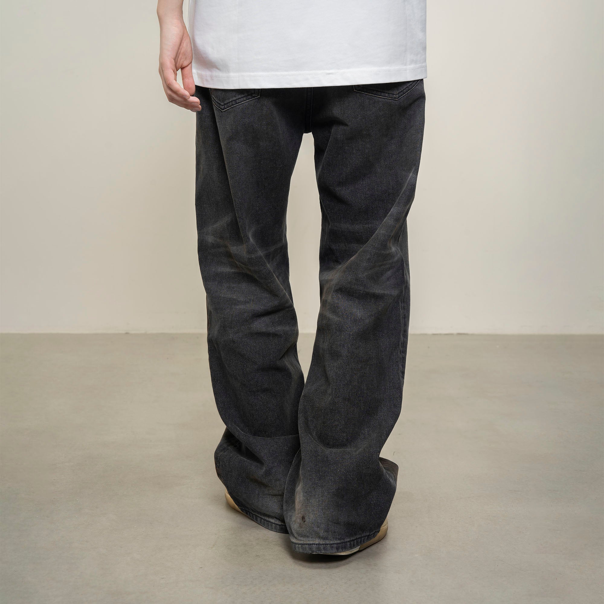 MAKEMORE Dirty Fit Straight-Leg Oversized Jeans （延后，暂无定价）, premium urban and streetwear designers apparel on PROJECTISR.com, MAKEMORE