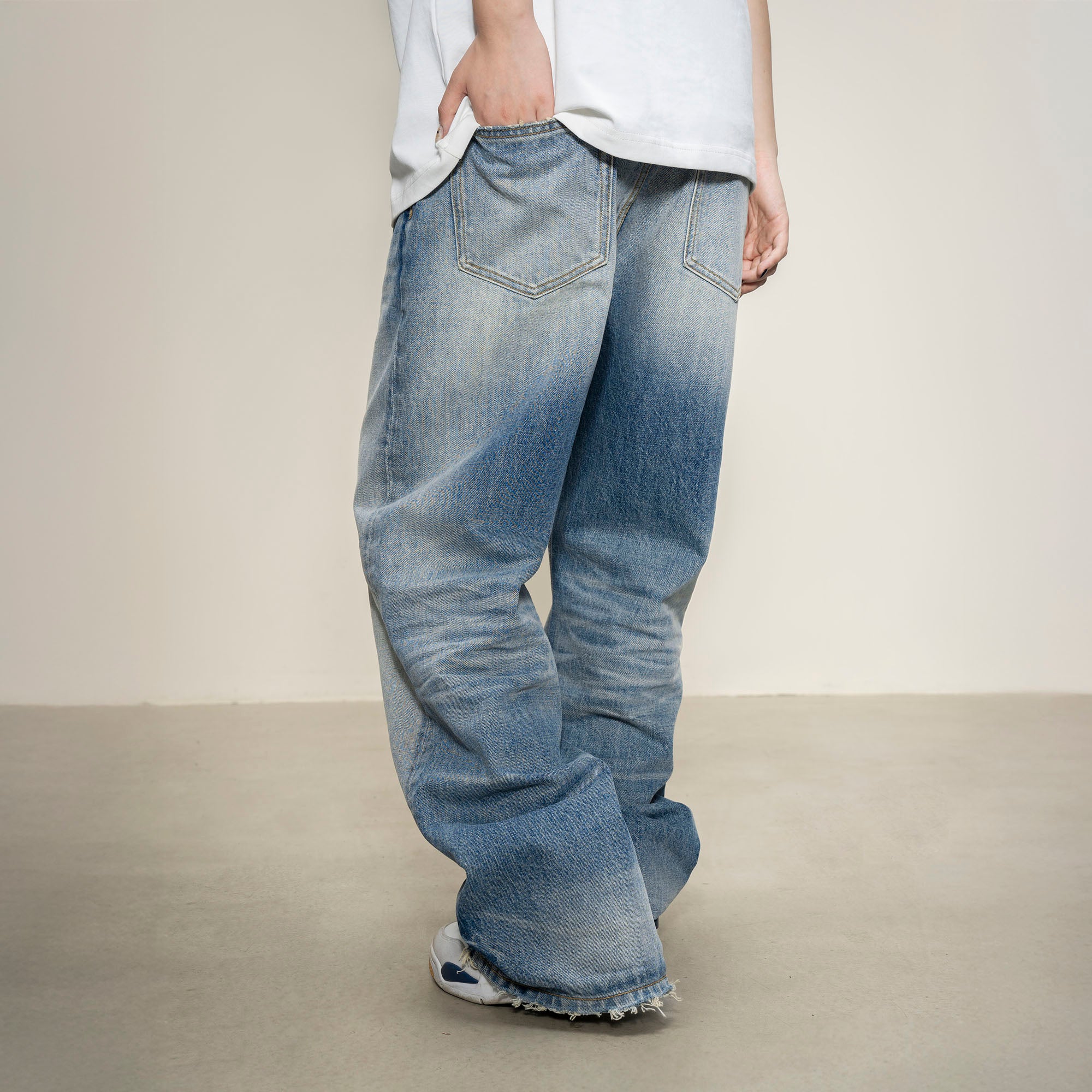 MAKEMORE Distressed Washed Baggy Jeans