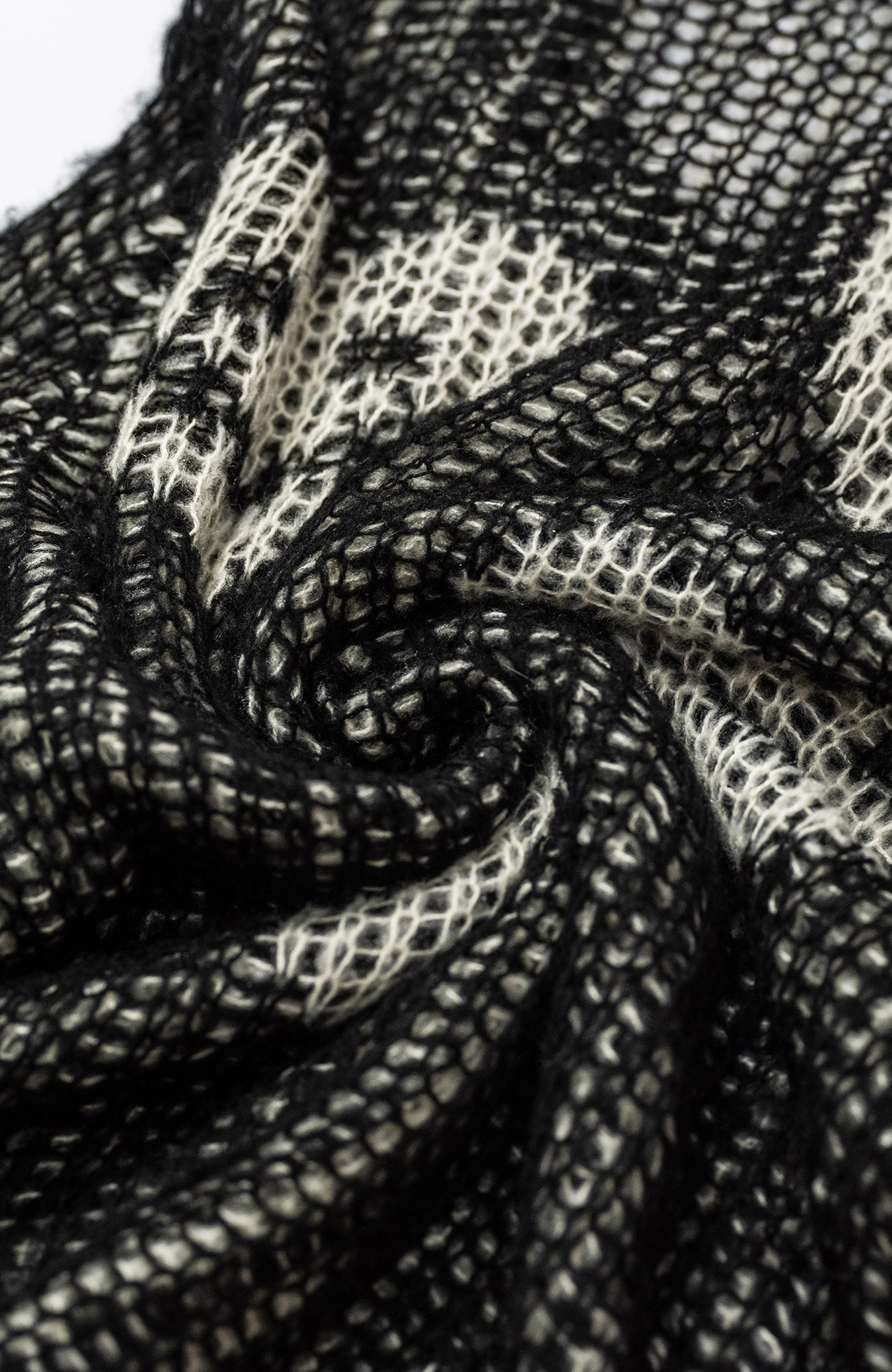 KADAKADA Smiling Heart Jacquard Knit Hoodie