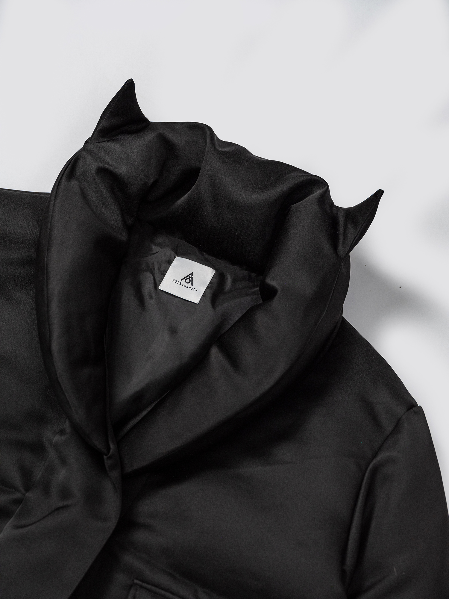 KADAKADA Devil Horn Glossy Down Cropped Puffer