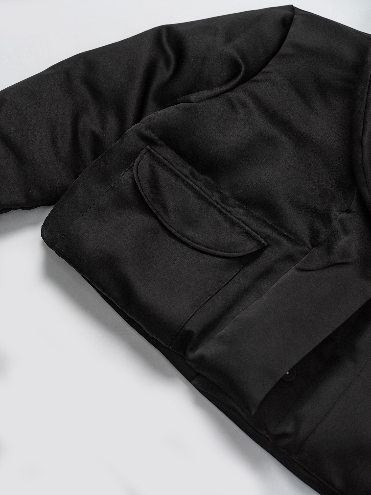 KADAKADA Devil Horn Glossy Down Cropped Puffer