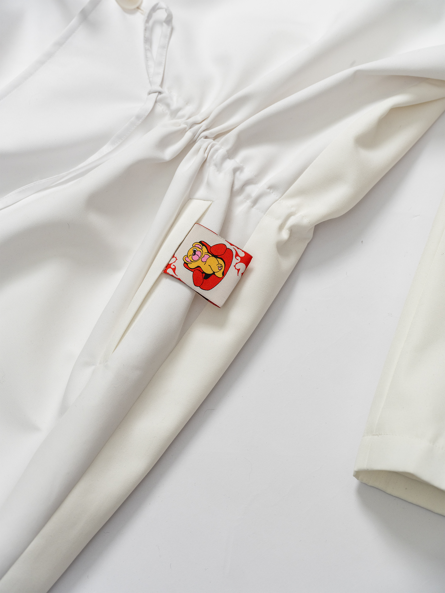 KADAKADA Bear-Tag Waist-Drawstring Trench