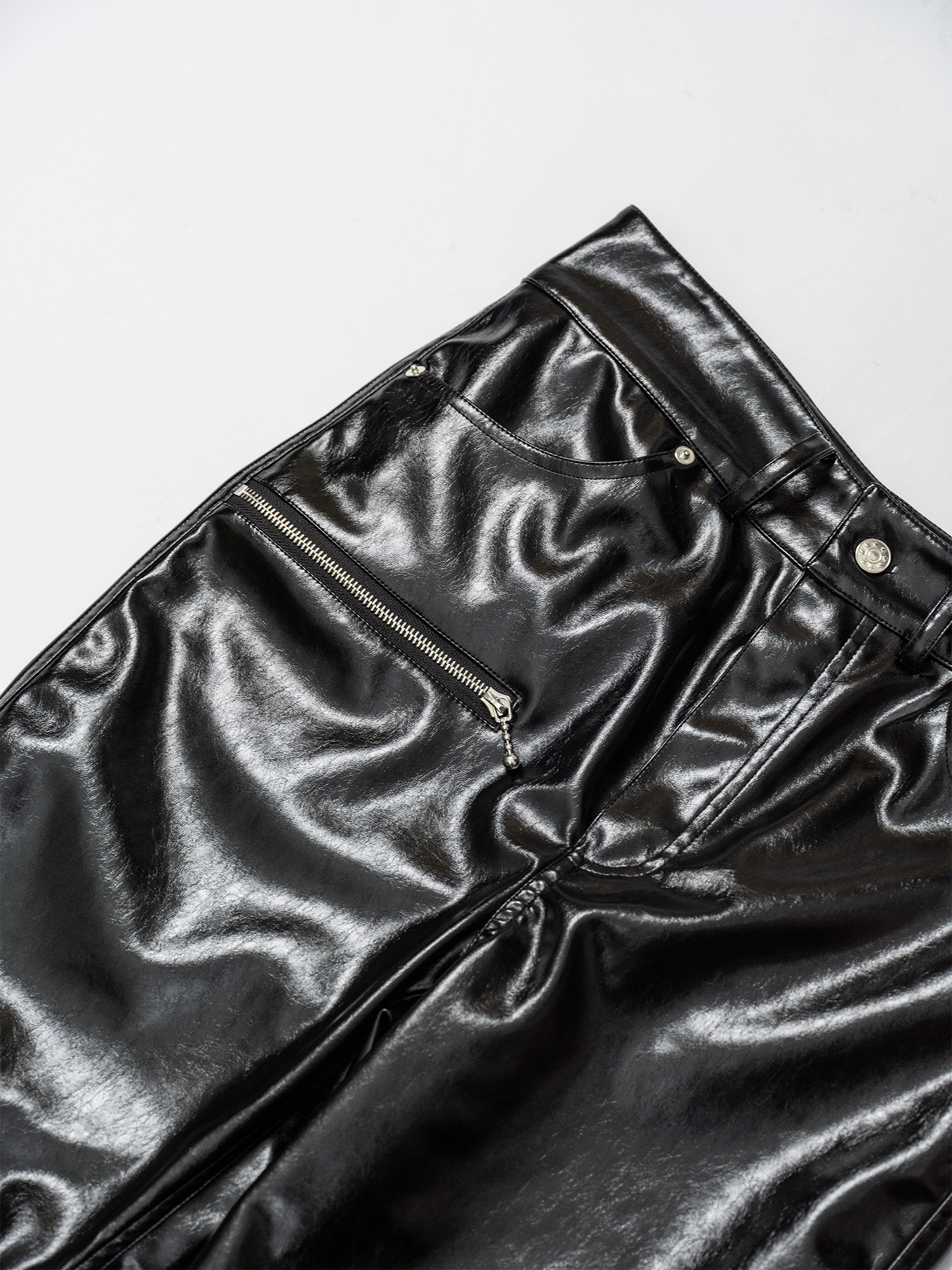 KADAKADA Glossy PU Straight-Leg Pants