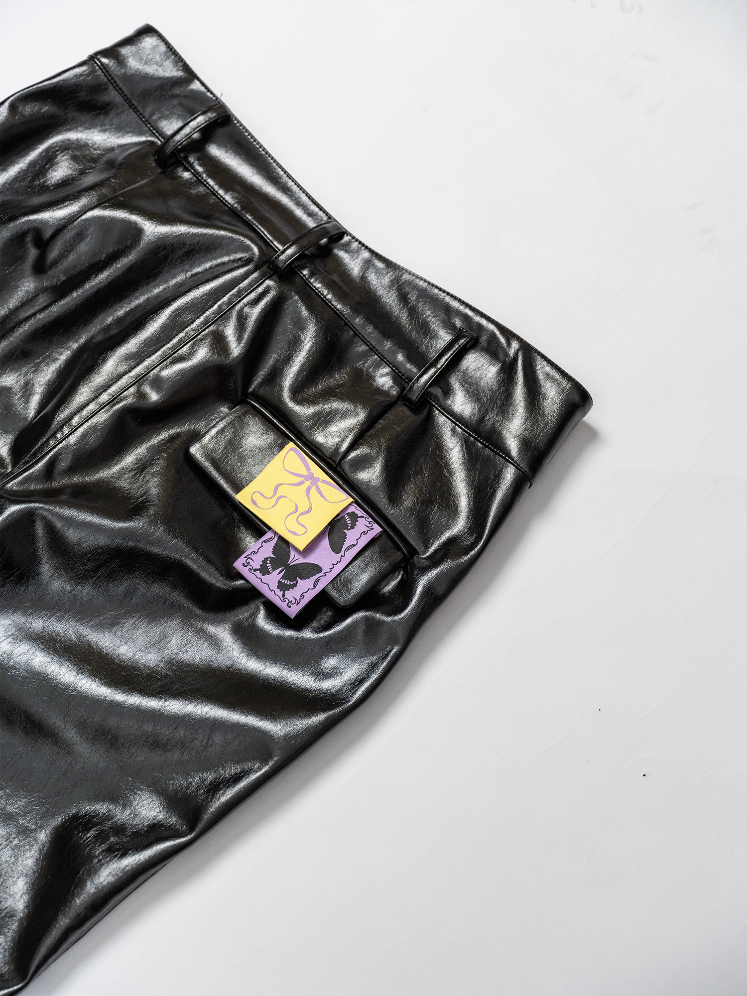 KADAKADA Glossy PU Straight-Leg Pants