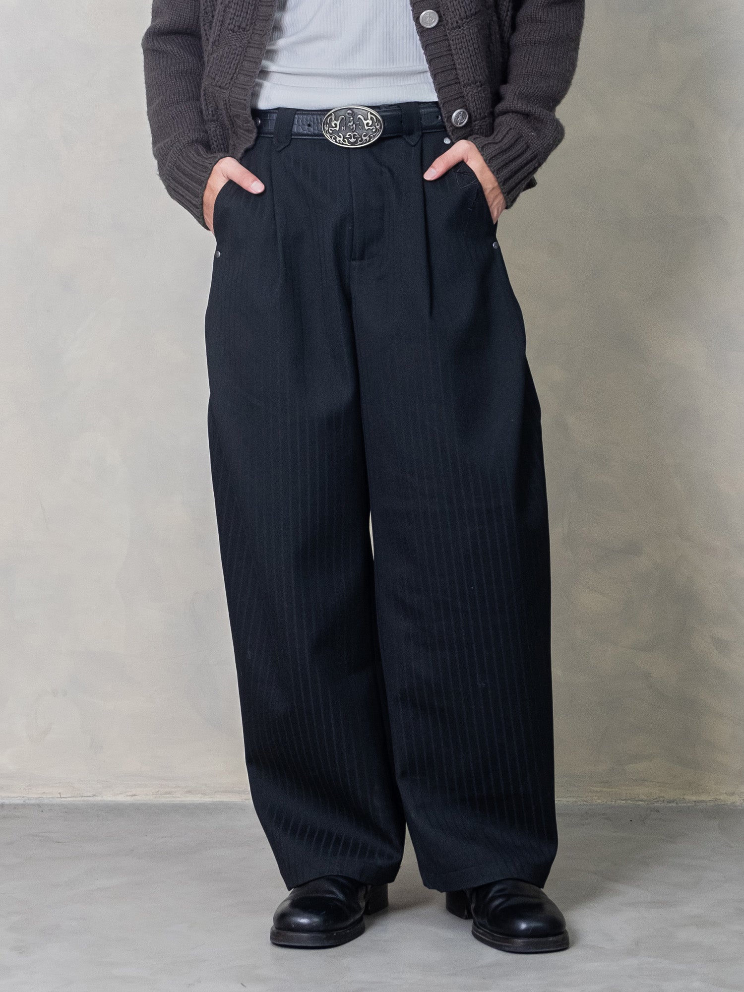 IN EXISTENCE Stripe Pleated Embroidery Curved Pants