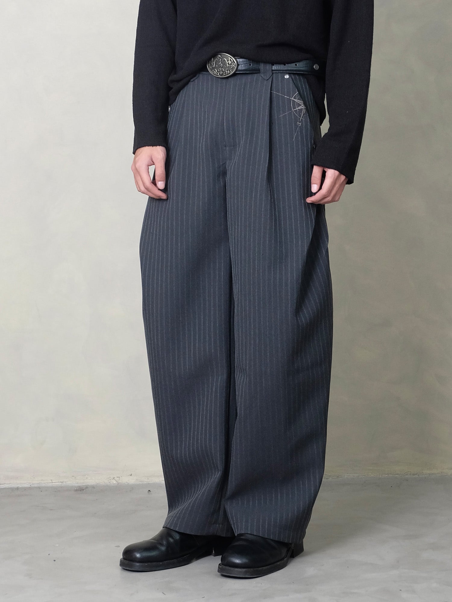 IN EXISTENCE Stripe Pleated Embroidery Curved Pants