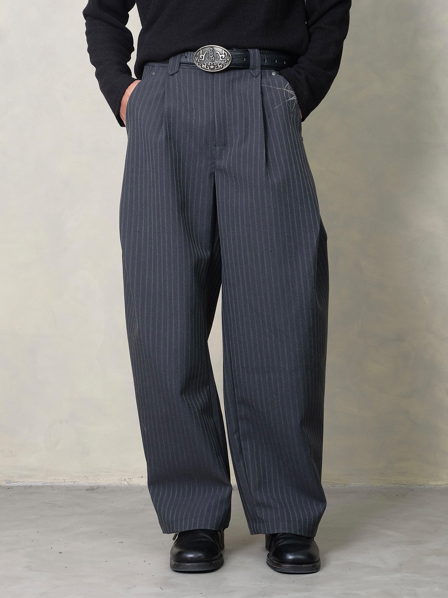 IN EXISTENCE Stripe Pleated Embroidery Curved Pants