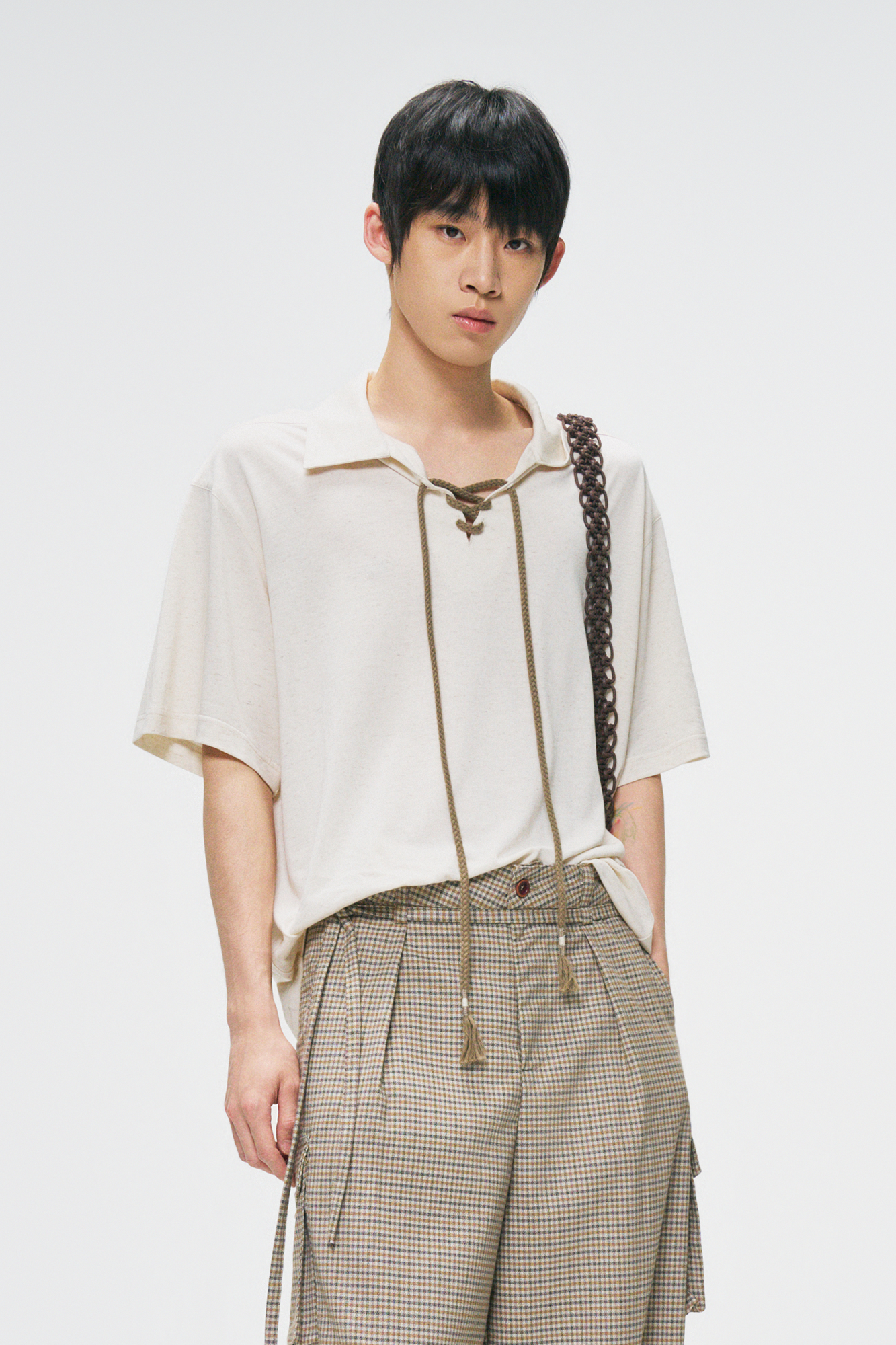 GONGHE REPUB Minimal Linen Lace-Up Tee