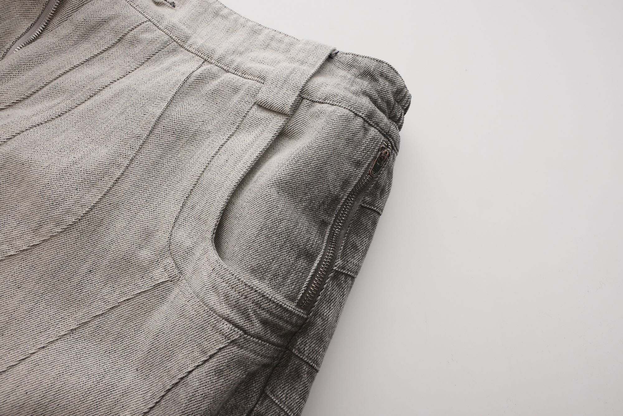 VANN VALRENCE Curved Panel Gradient Washed Flared Jeans