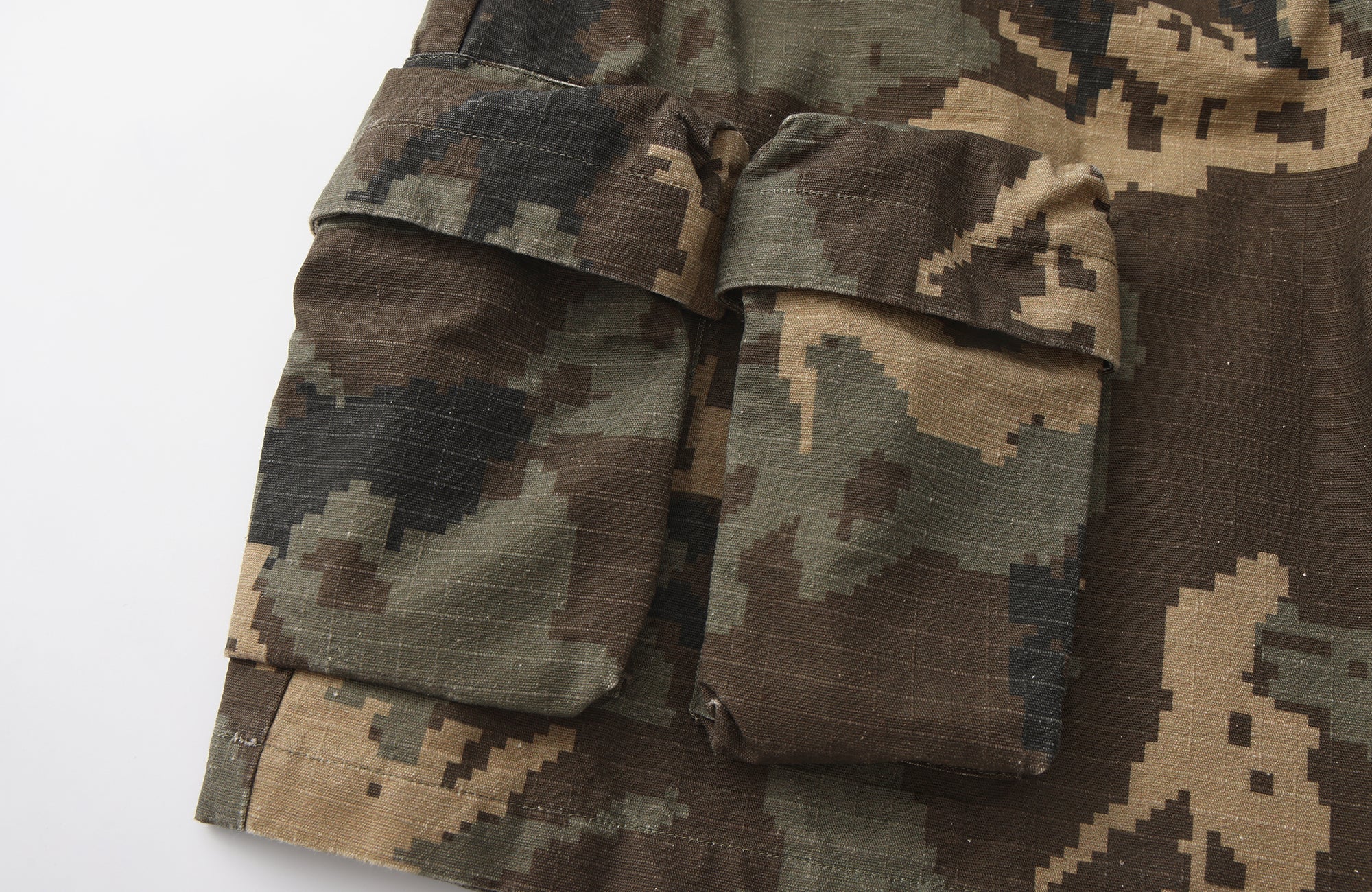 INTERRUPT Camo Back Zip Double-Layer Shorts