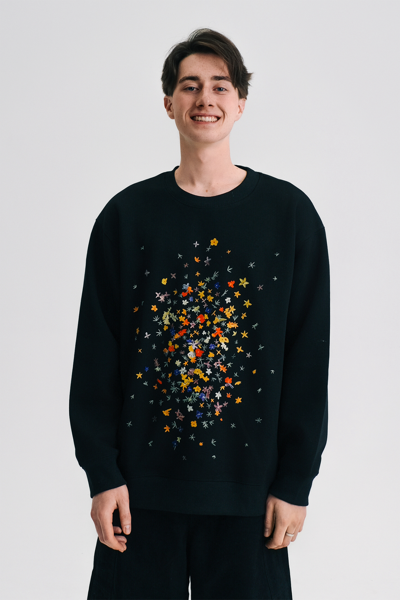 WIID Contrast Floral Graphic Crewneck Sweatshirt