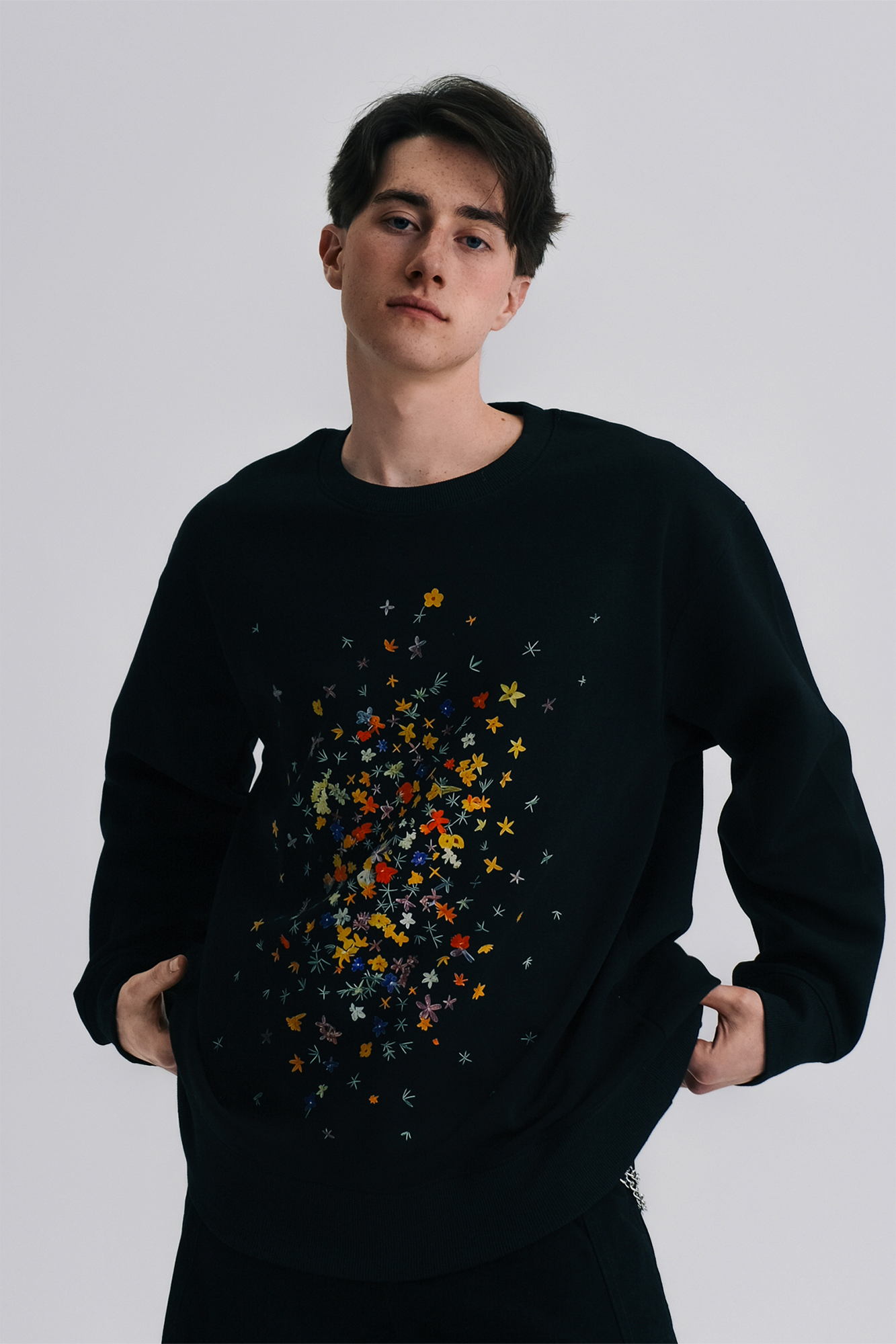 WIID Contrast Floral Graphic Crewneck Sweatshirt