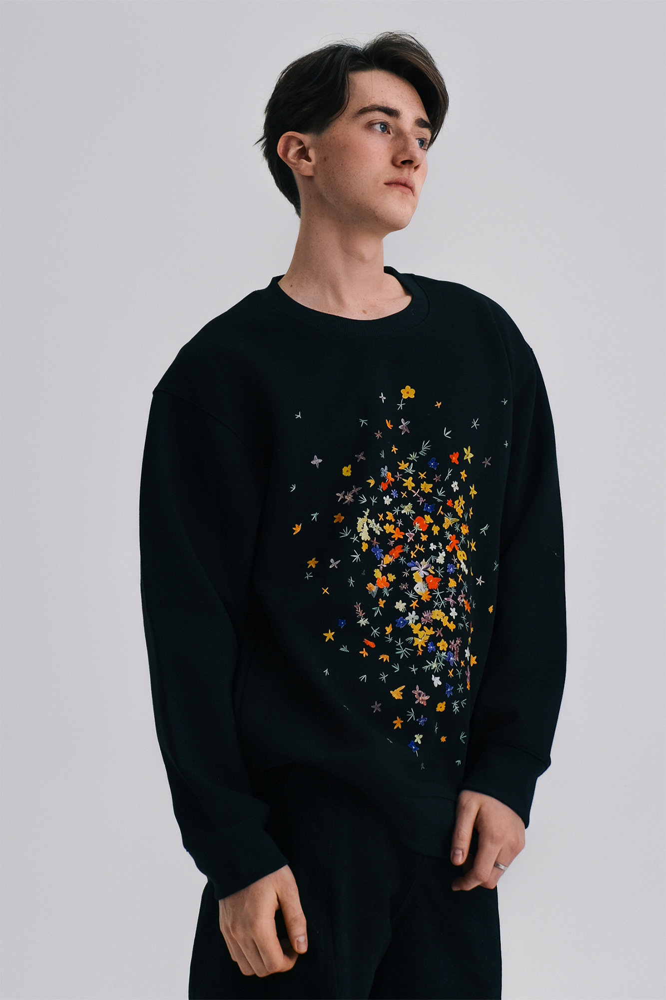 WIID Contrast Floral Graphic Crewneck Sweatshirt