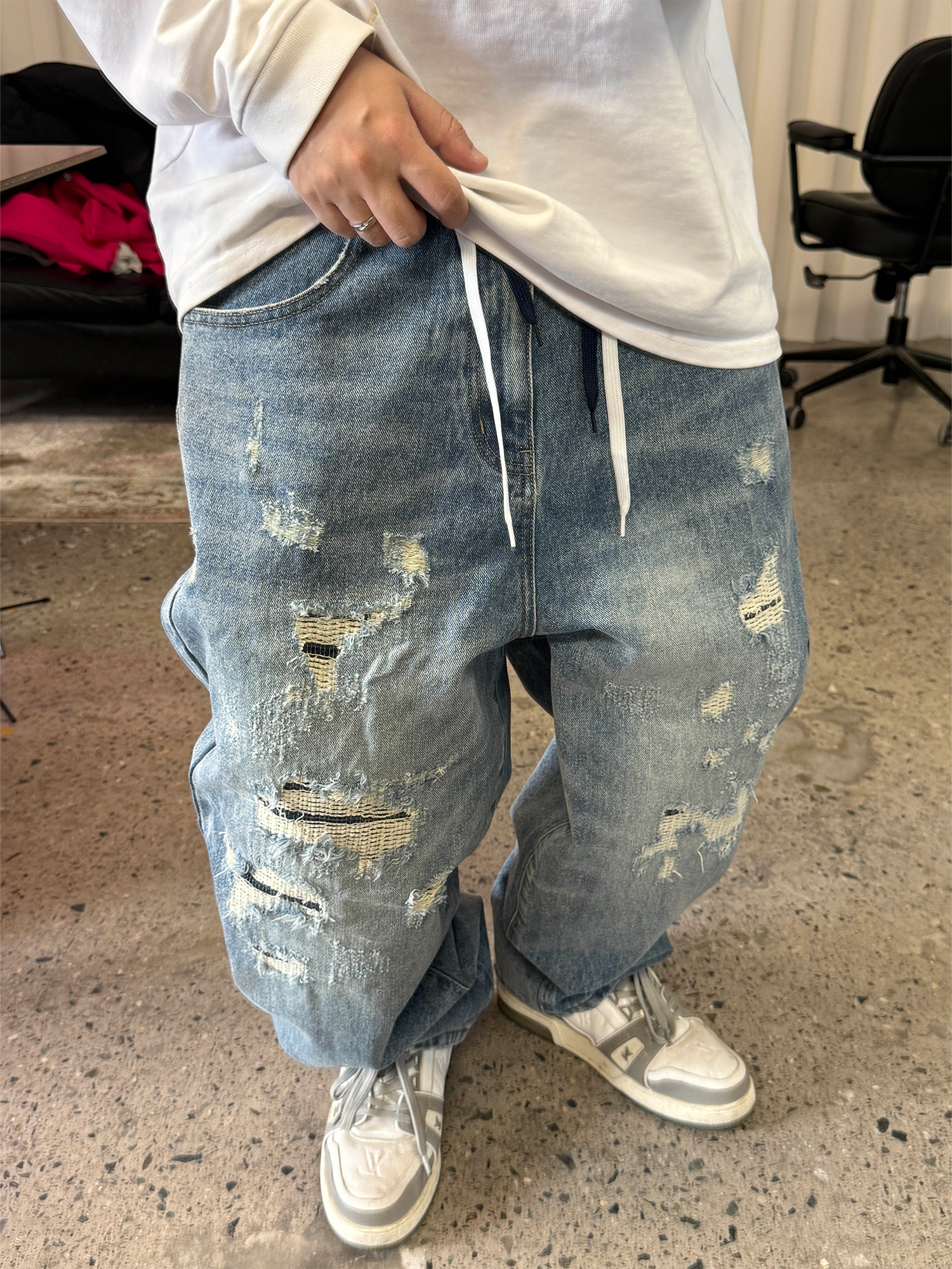 ME DA IGUAL Washed Distressed Tapered Jeans