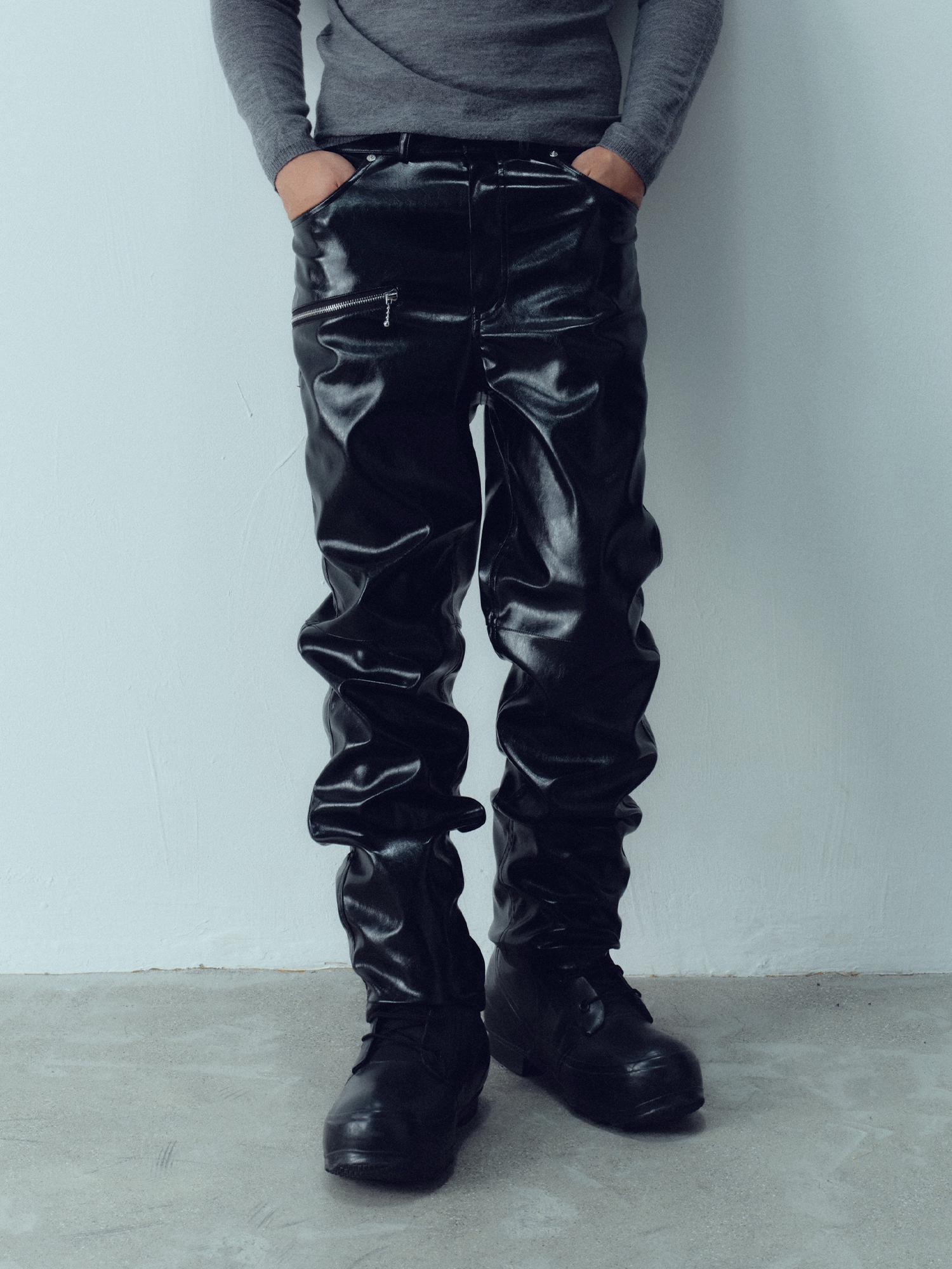 KADAKADA Glossy PU Straight-Leg Pants