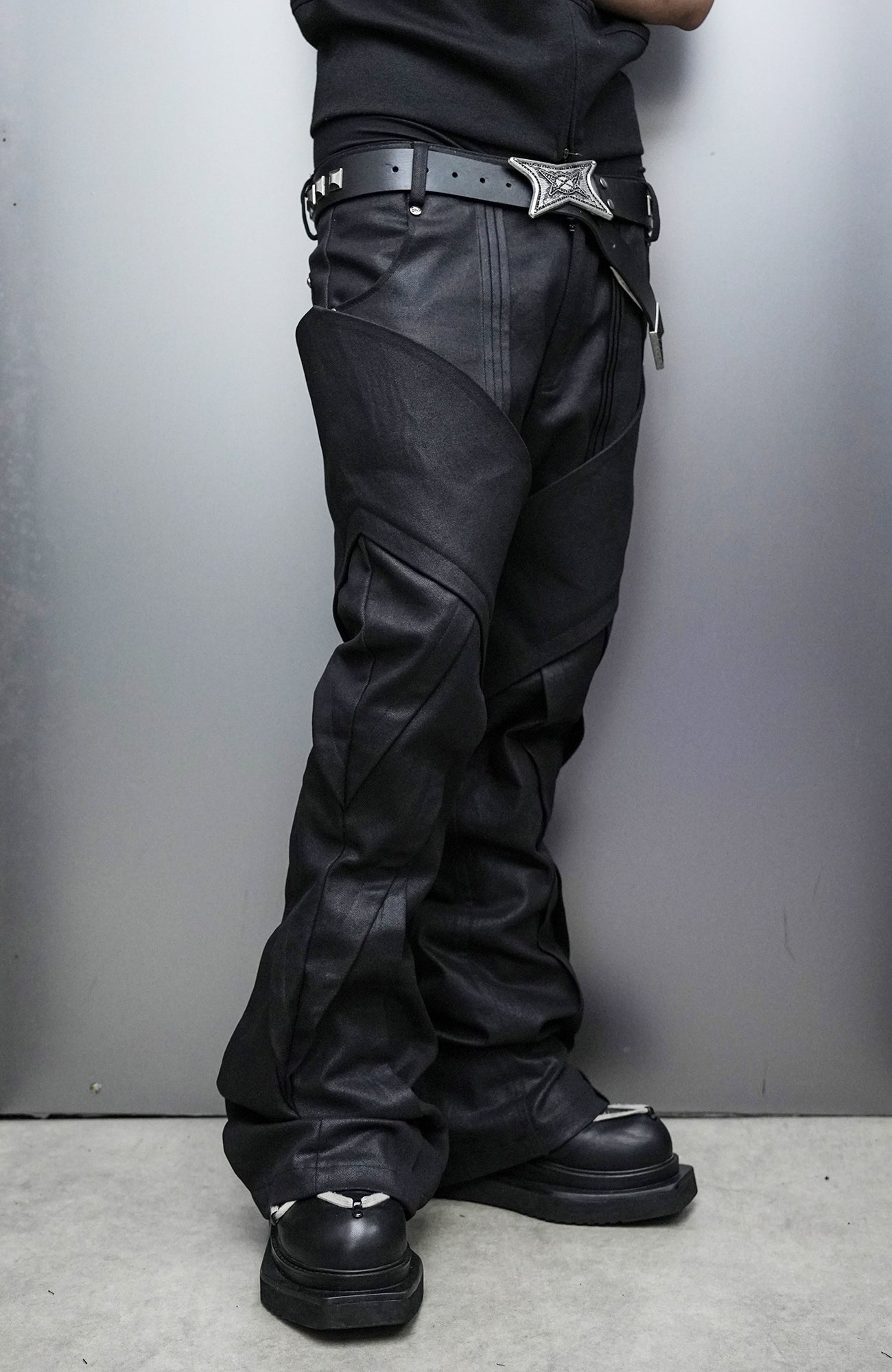 SSIN7 Wing Pocket Waxed Flared Jeans