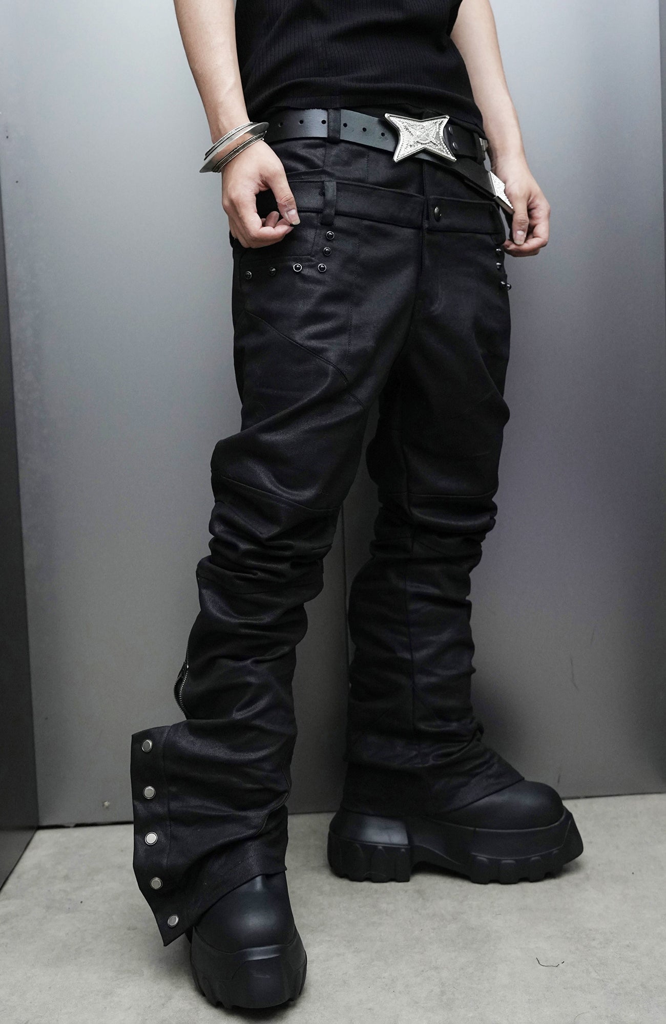 SSIN7 Star Buckle Studded Leather Belt