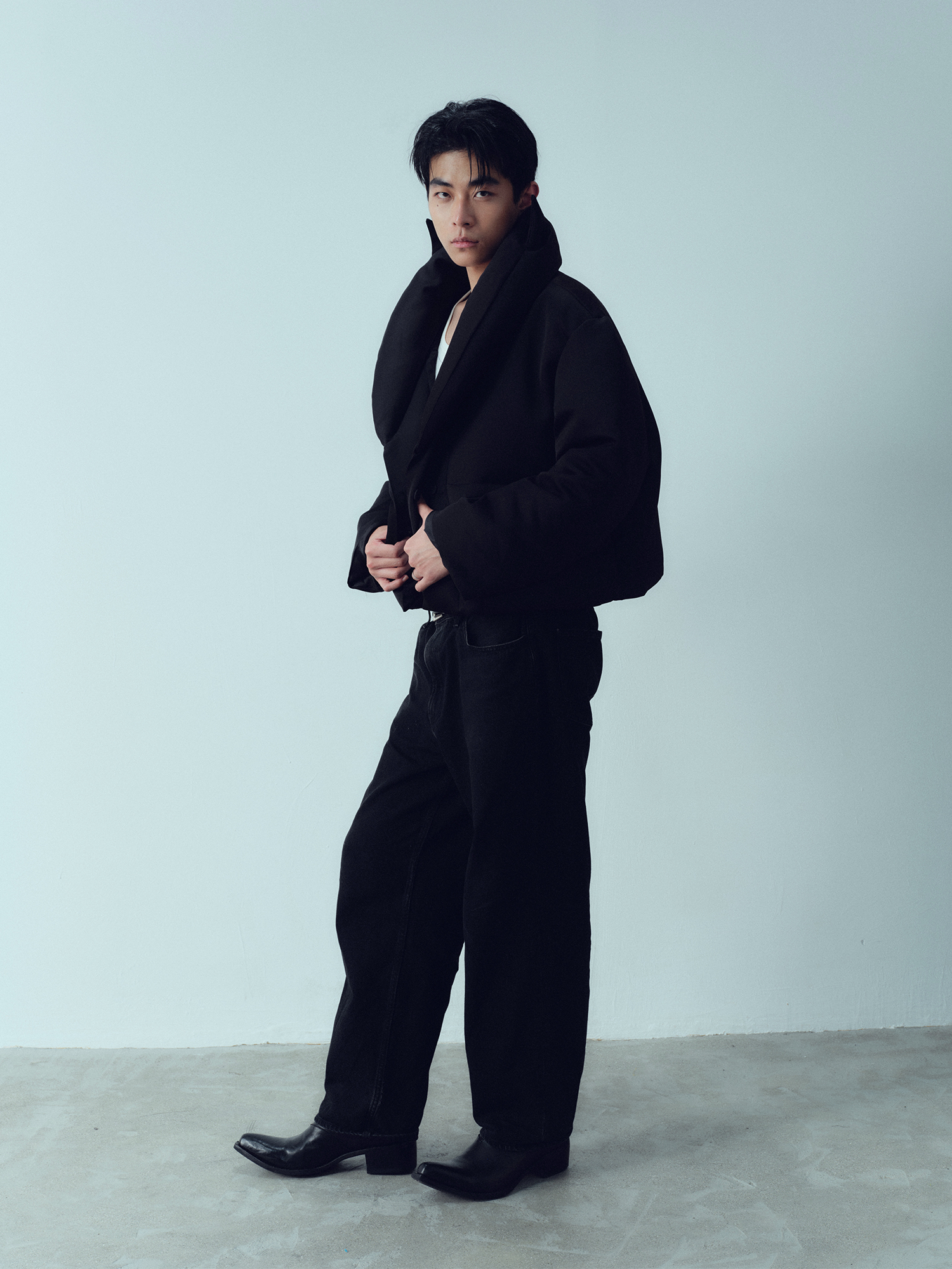 KADAKADA Devil Horn Glossy Down Cropped Puffer