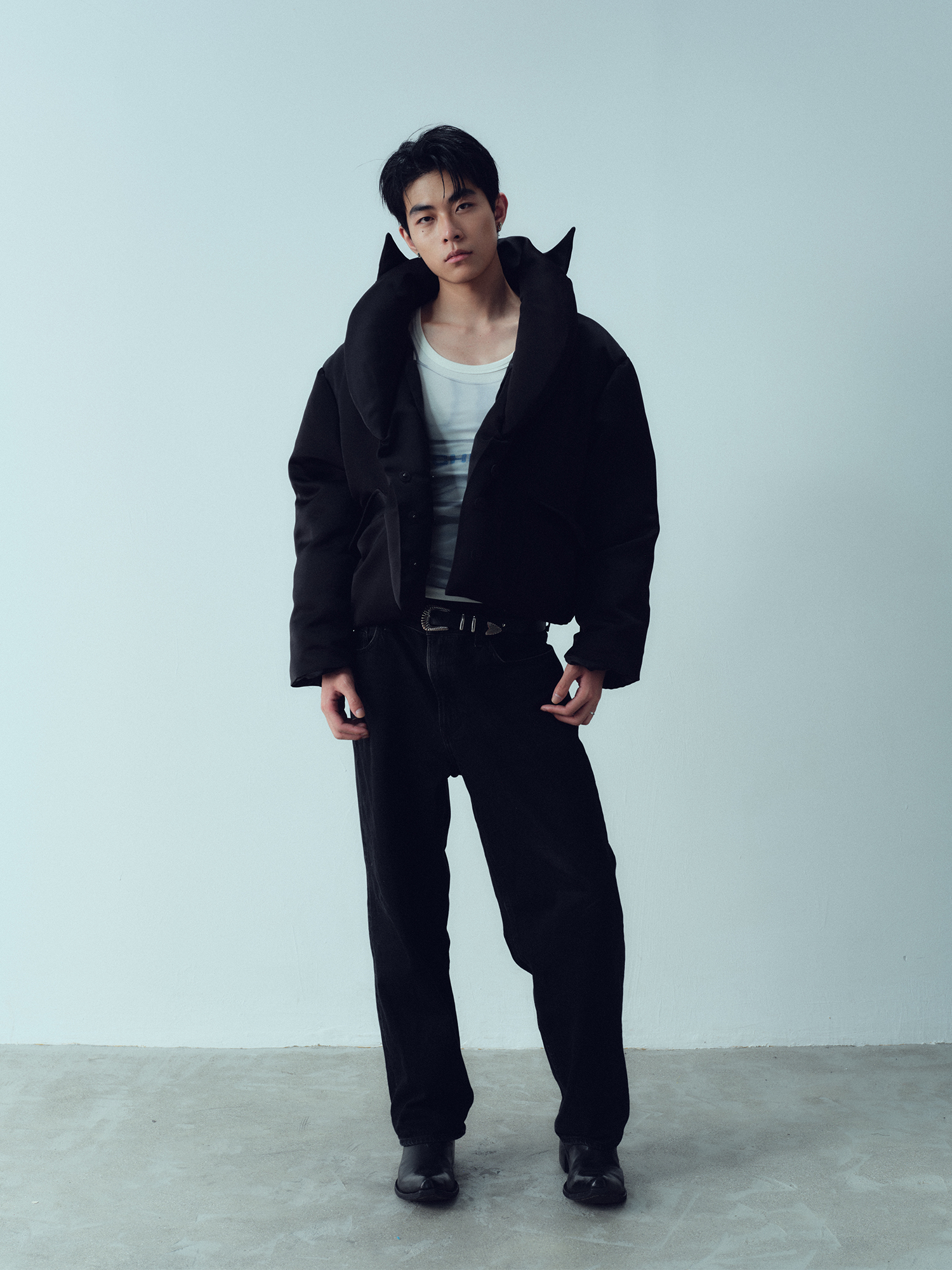 KADAKADA Devil Horn Glossy Down Cropped Puffer