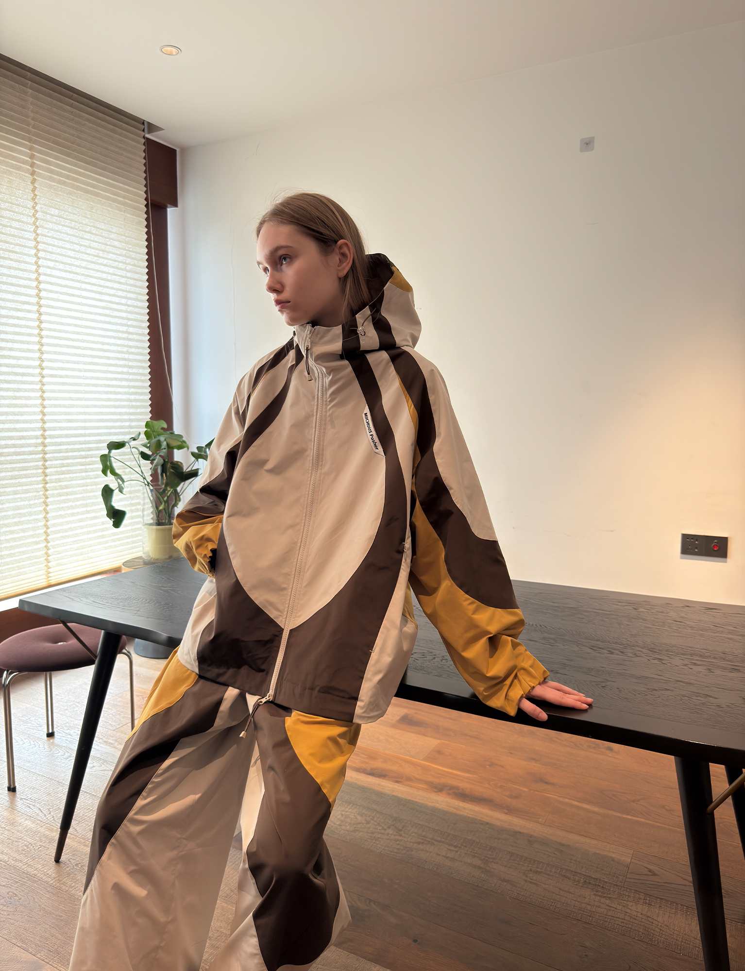 MIICHOUS Contrast Curved Panel Hooded Jacket