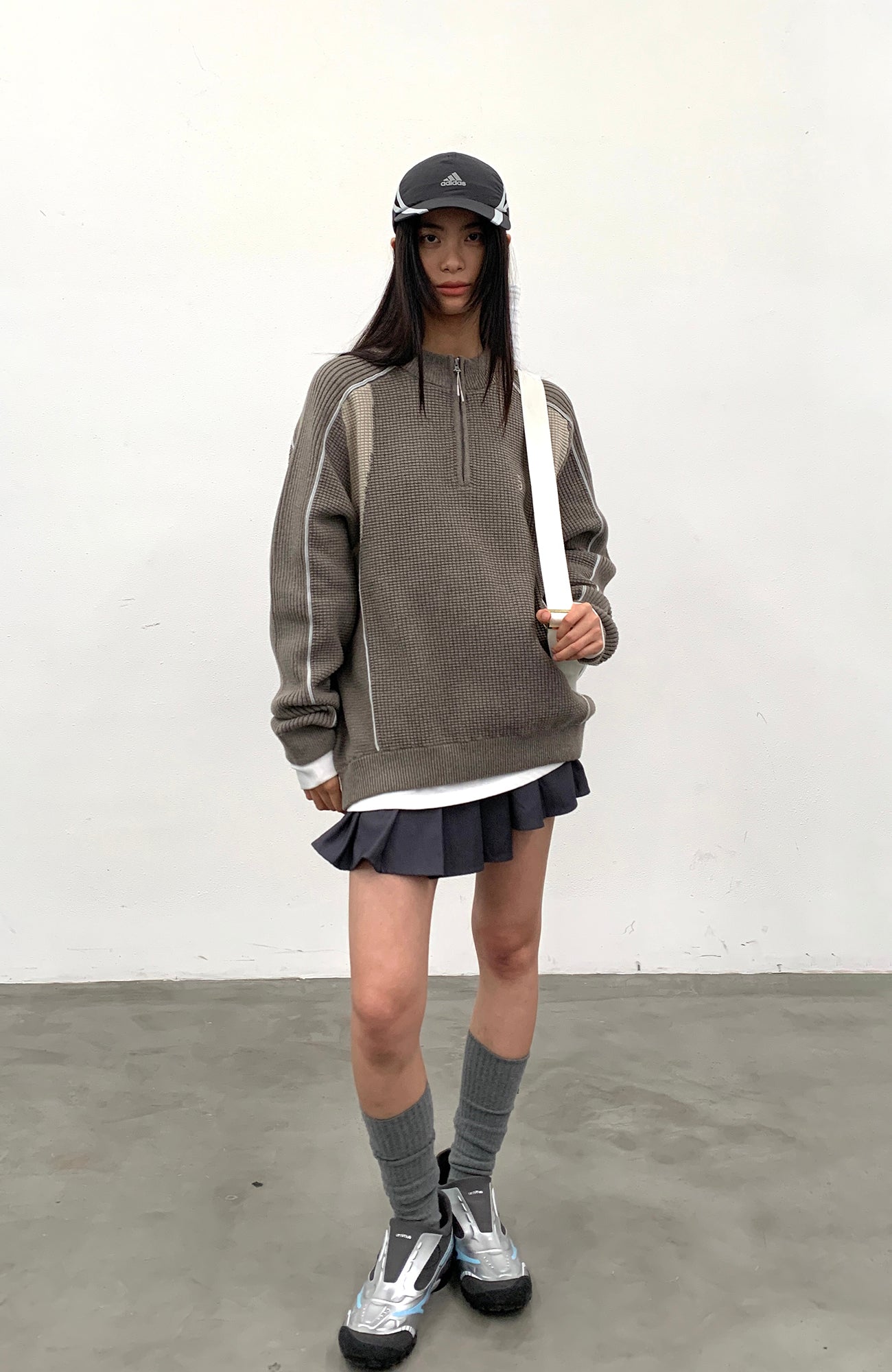 ROARINGWILD A ARCH Contrast Panel Raglan Half-Zip Sweater