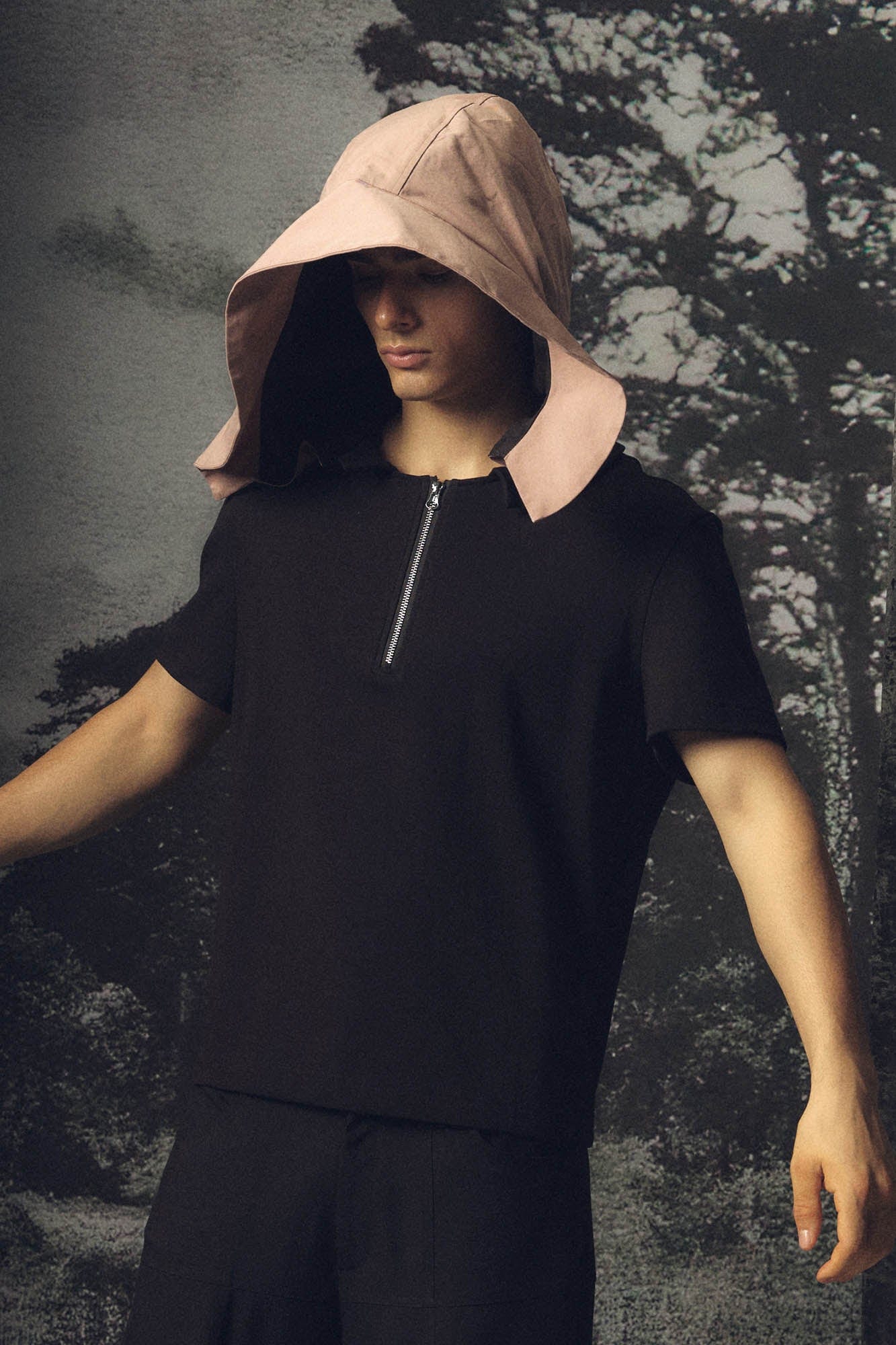 KADAKADA Detachable Hood Quarter-Zip T-Shirt