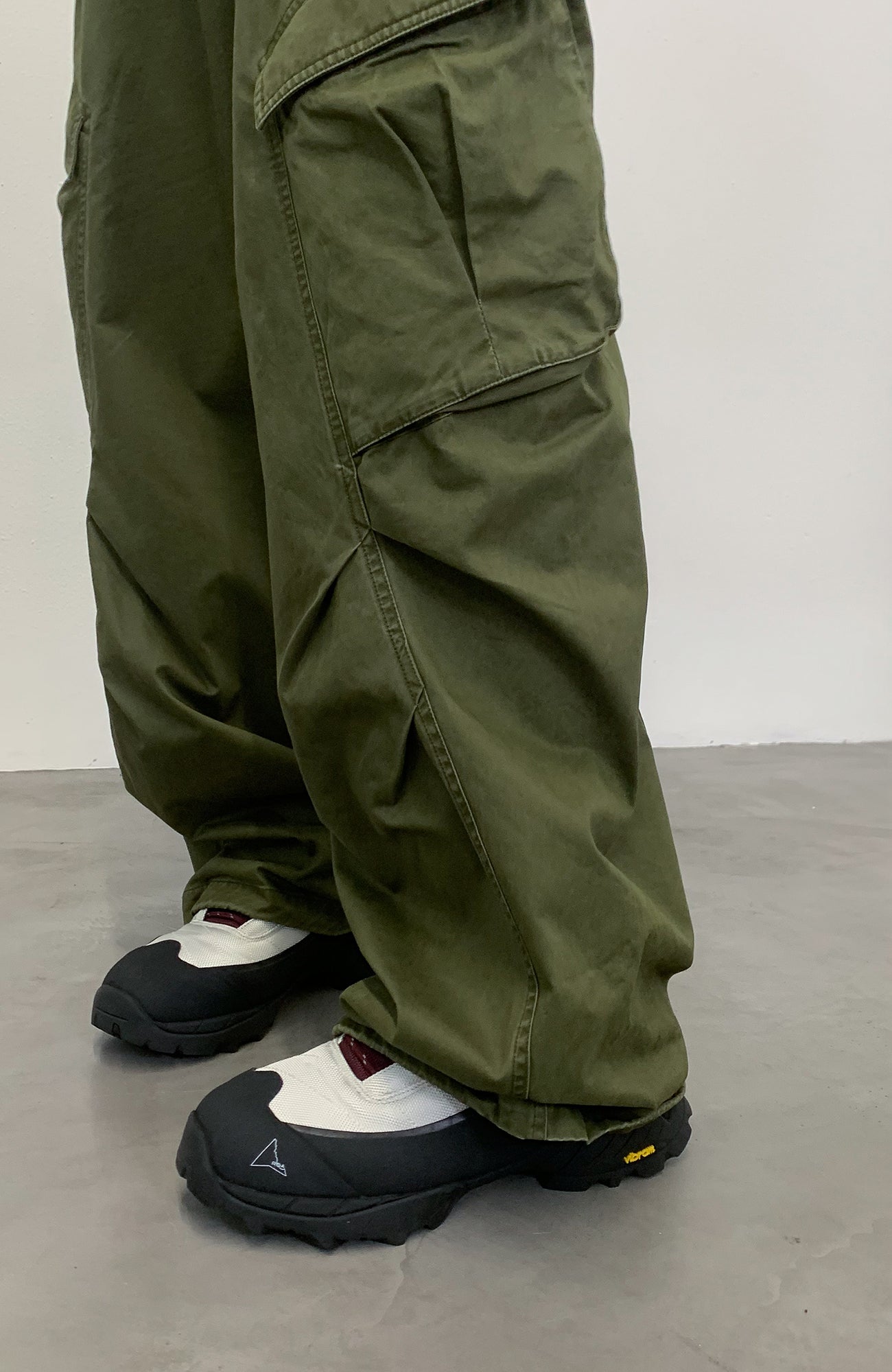 ROARINGWILD A ARCH Classic Utility Parachute Pants