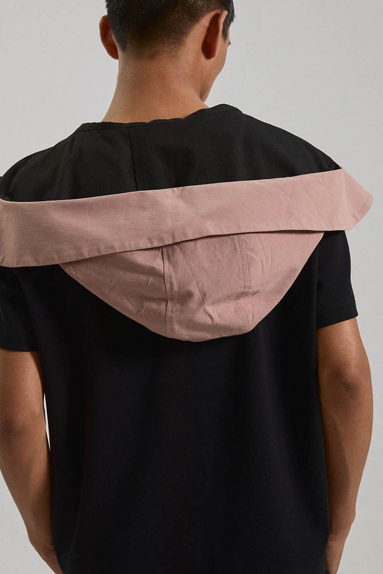 KADAKADA Detachable Hood Quarter-Zip T-Shirt