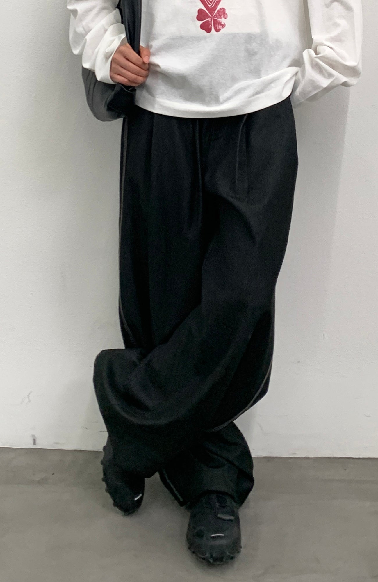 ROARINGWILD A ARCH Embroidered LOGO Draped Oversized Pants