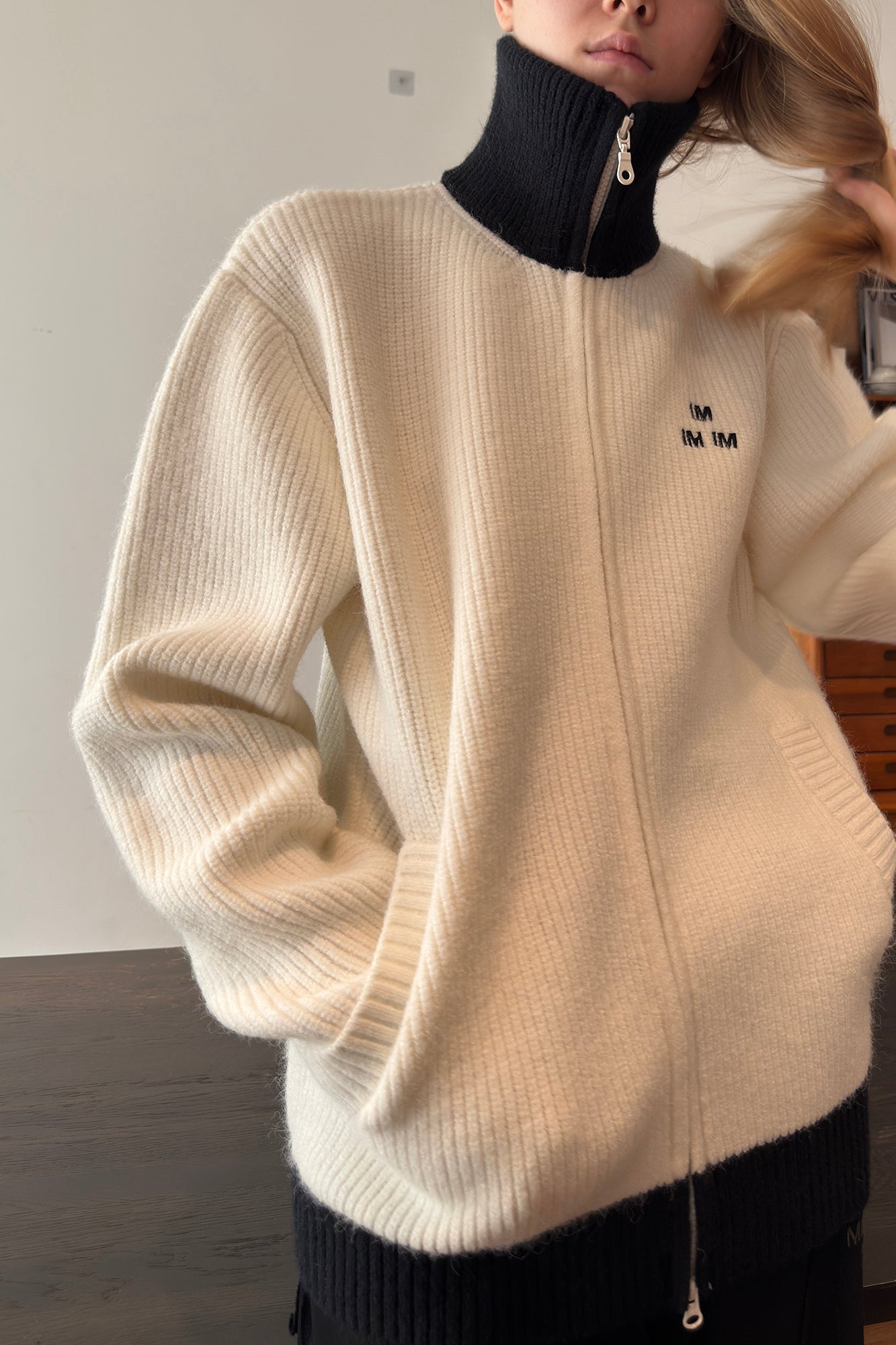 MIICHOUS Contrast Embroidered Turtle Neck Cardigan