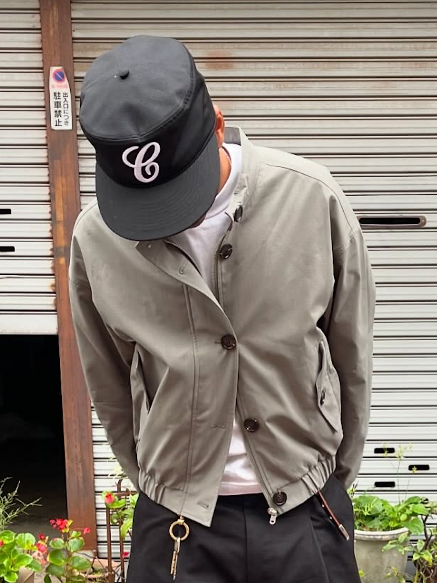 6CRAYON Retro Embroidered Flat-Brim Baseball Cap