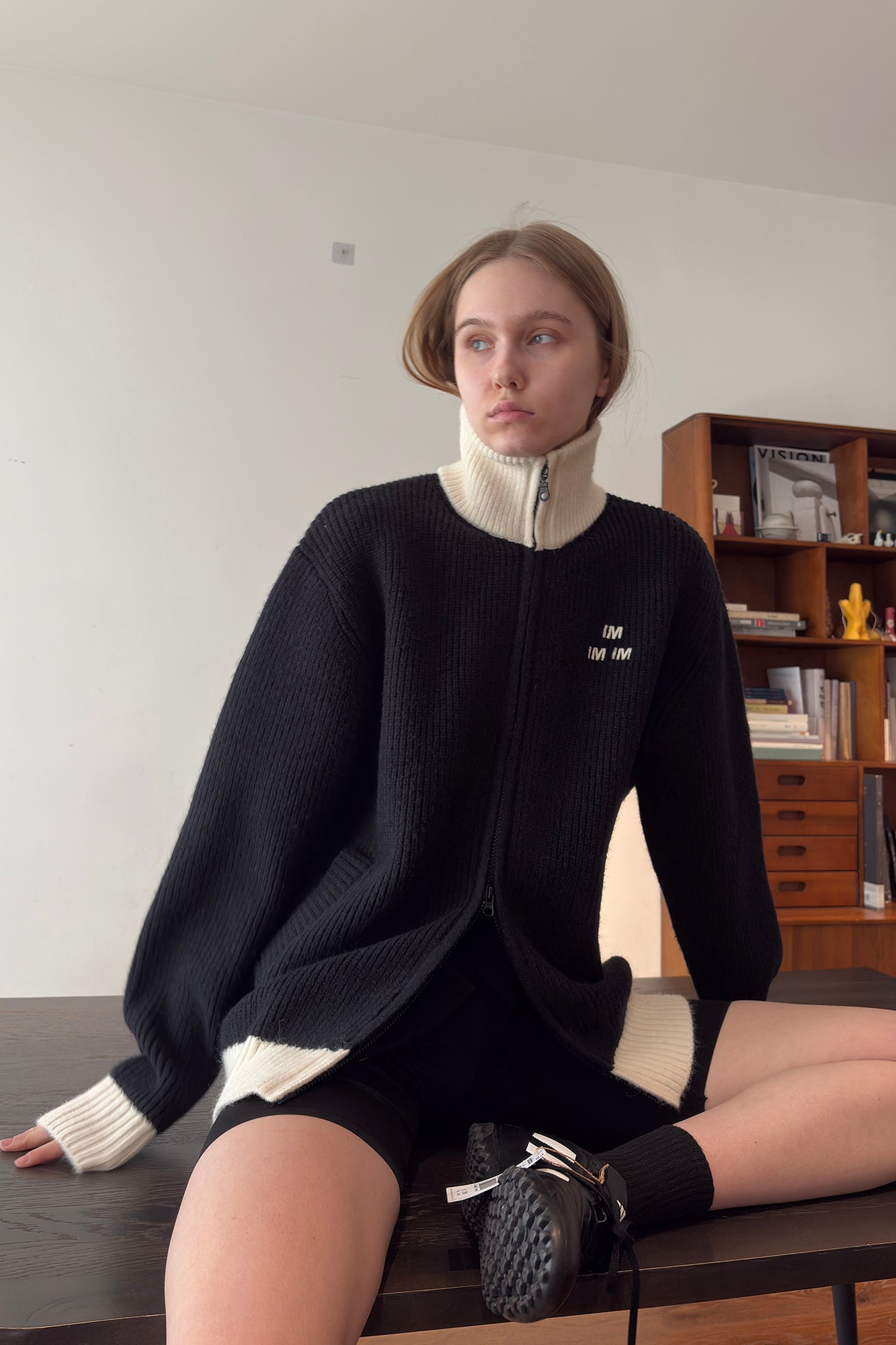 MIICHOUS Contrast Embroidered Turtle Neck Cardigan