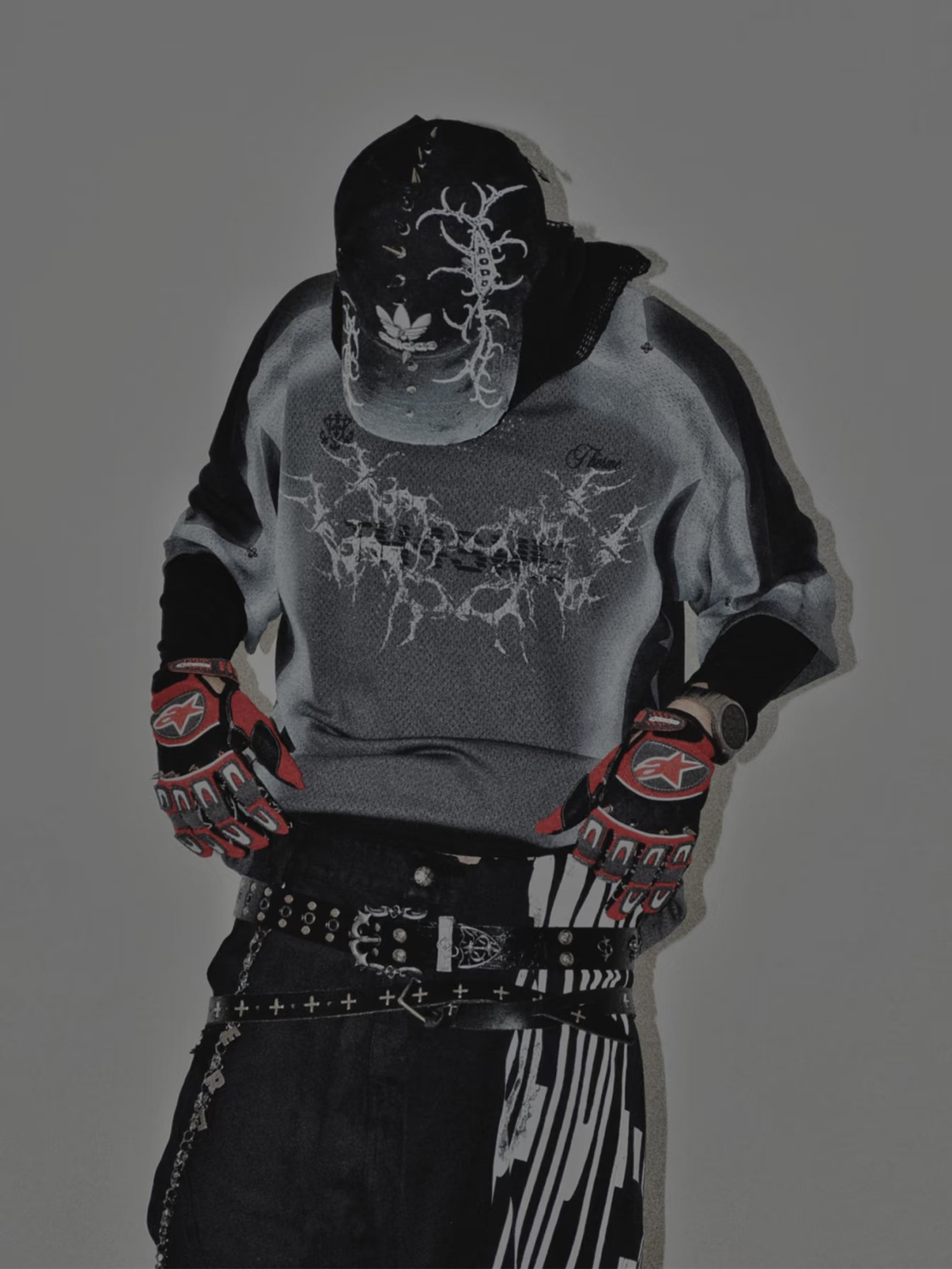 TH4SWE Washed Thorn Graphic Studded T Shirt