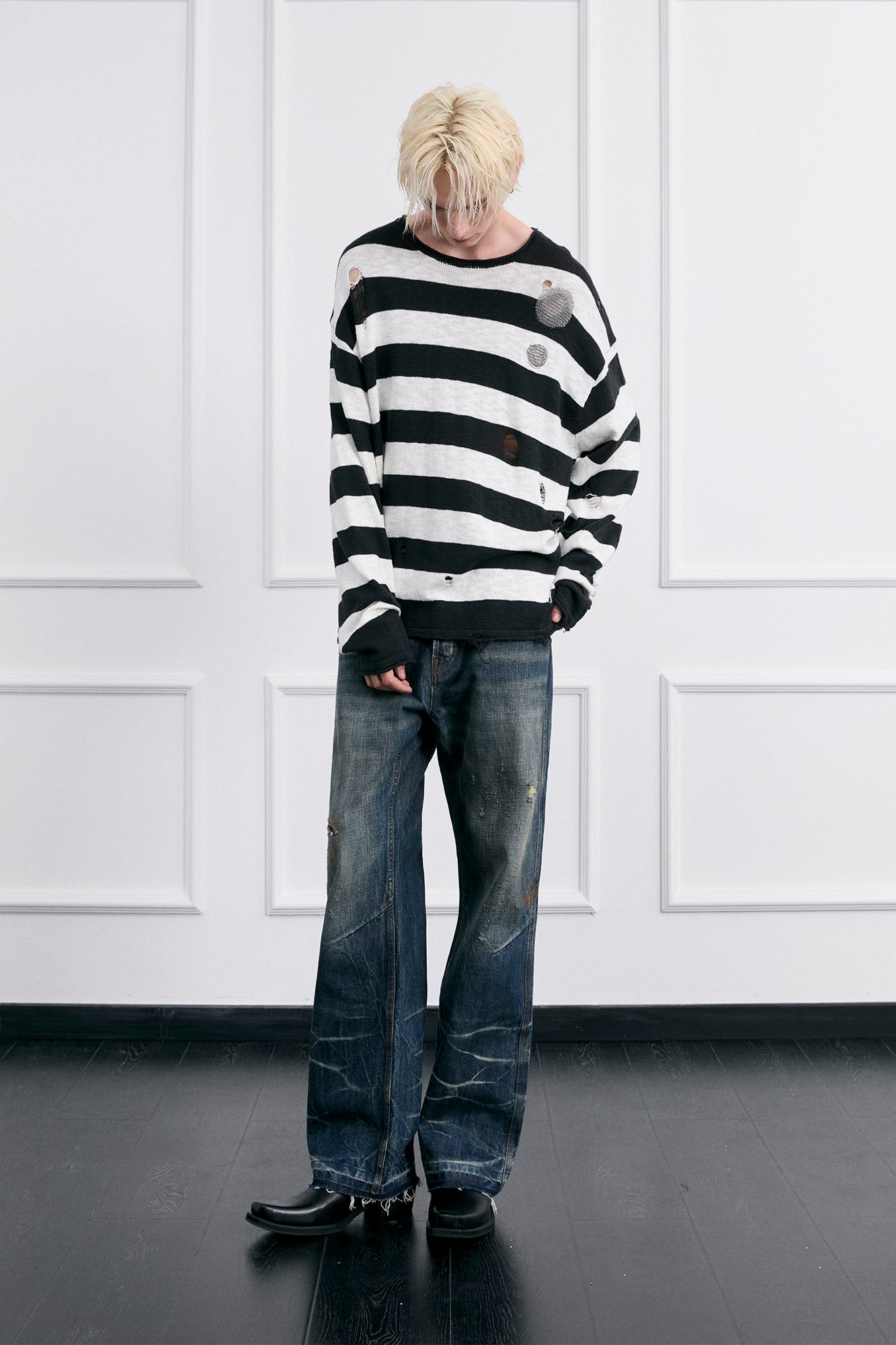FACEONLAB Grunge Distressed Straight-Leg Jeans